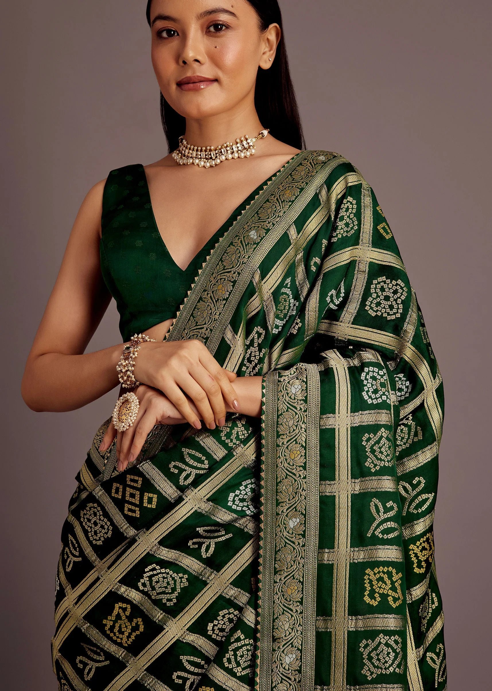 Green Silk Bandhani Woven Saree - Image 5