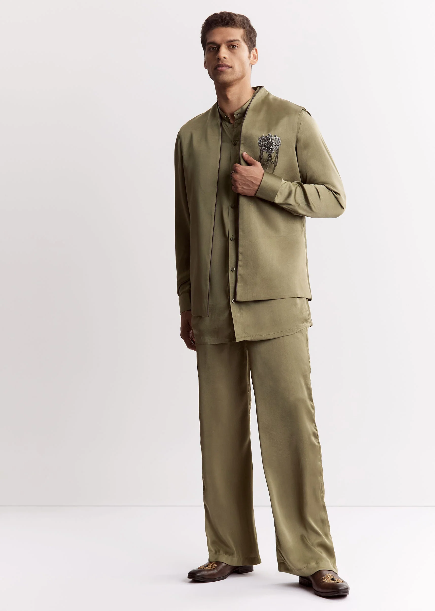 Green Silk Kurta Set With Gotta Embroidered Jacket - Image 2