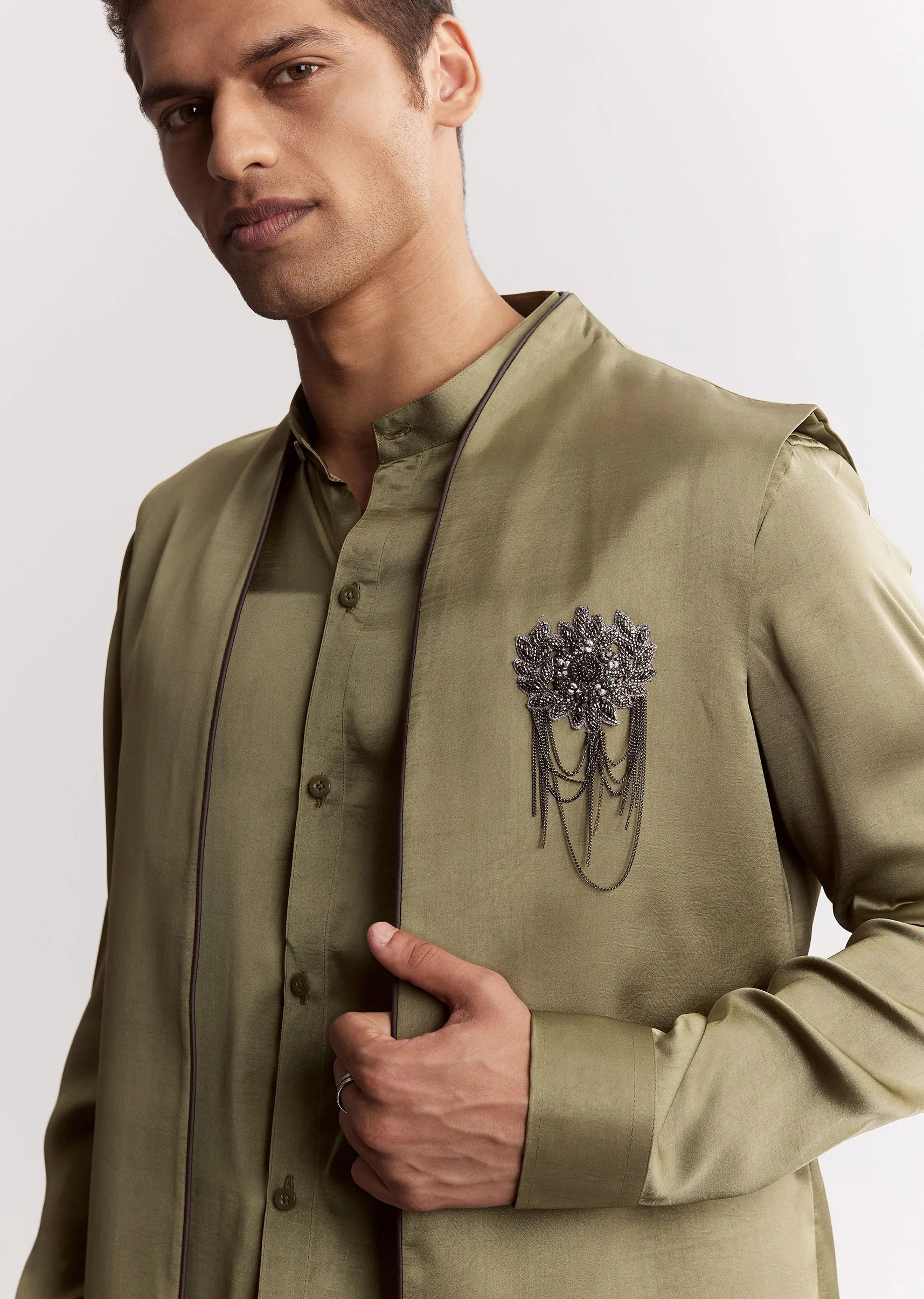 Green Silk Kurta Set With Gotta Embroidered Jacket - Image 3