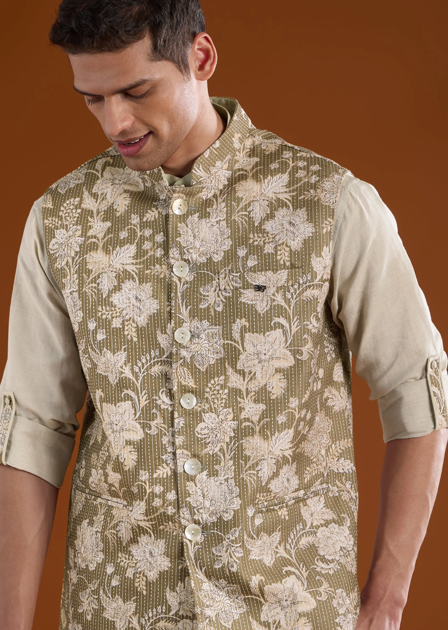Green Silk Mens Kurta Jacket Set With Floral Pattern - Image 2