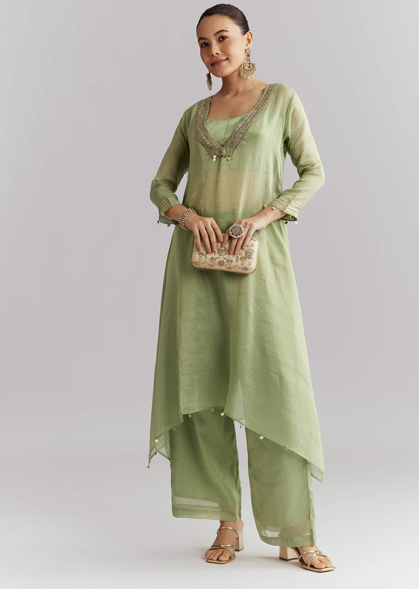 Green Tissue Kurta Set With Intricate Embroidery - Image 3