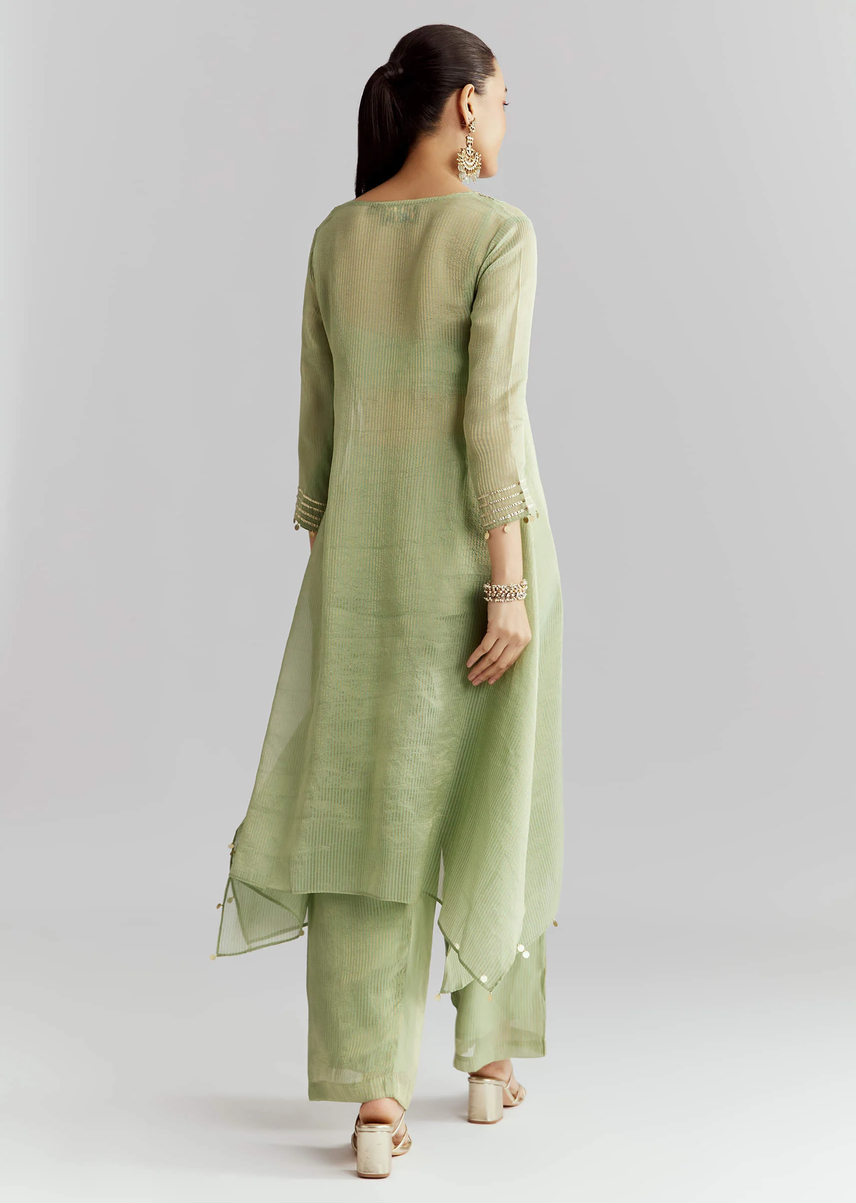 Green Tissue Kurta Set With Intricate Embroidery - Image 5