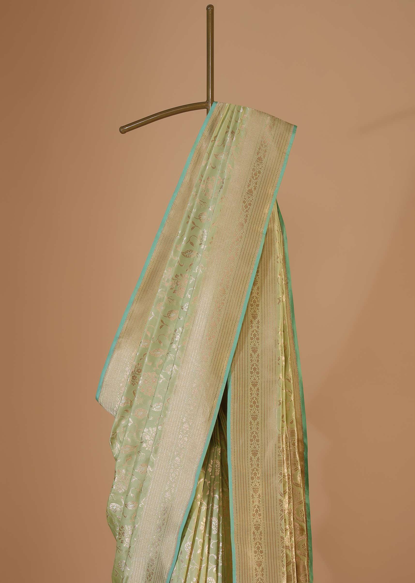 Green Handloom Banarasi Saree In Uppada Silk With Floral Jaal Weave And Unstitched Blouse - Image 2