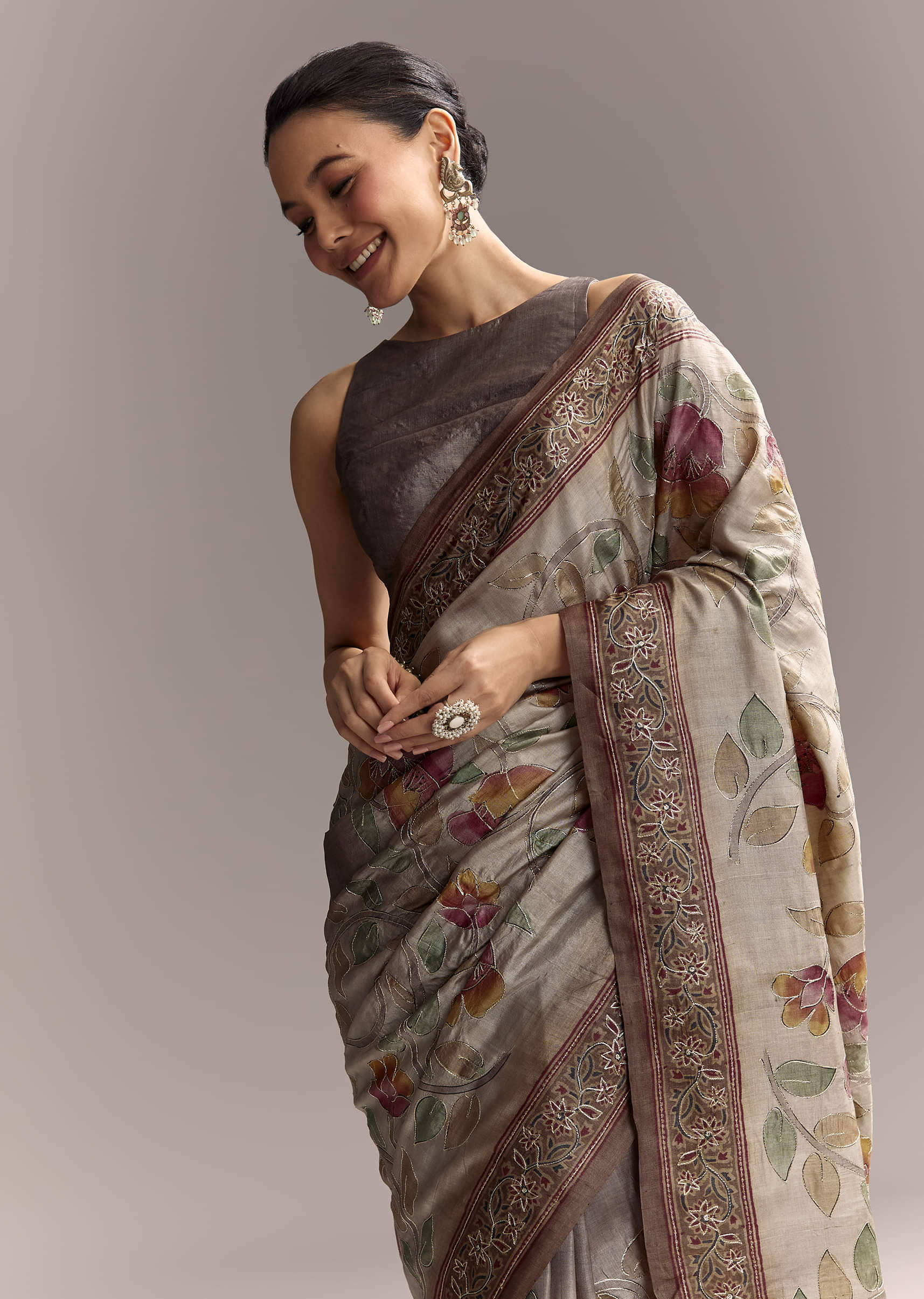 Grey Cotton Hand Painted Saree With Contrast Border - Image 5