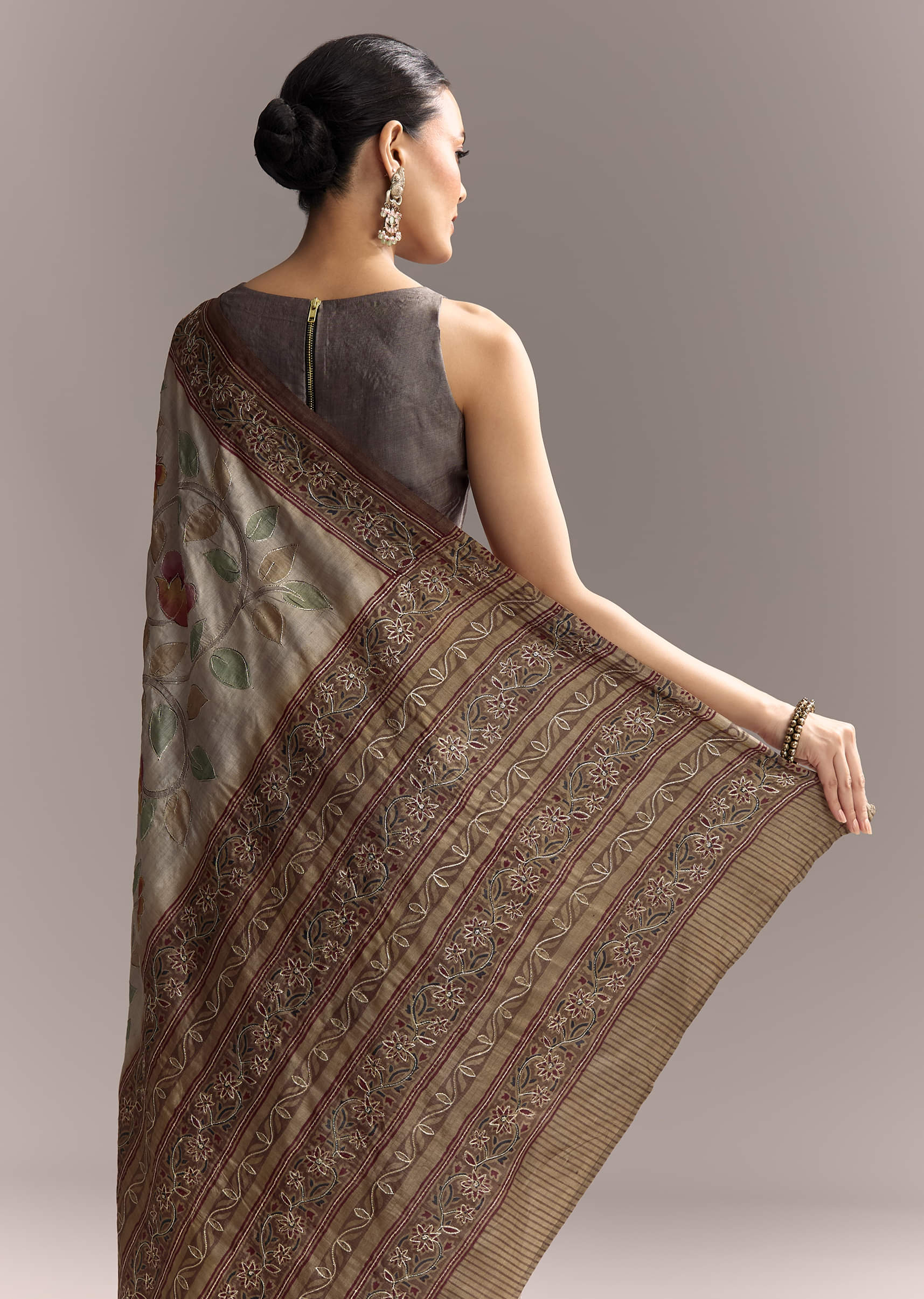 Grey Cotton Hand Painted Saree With Contrast Border - Image 6
