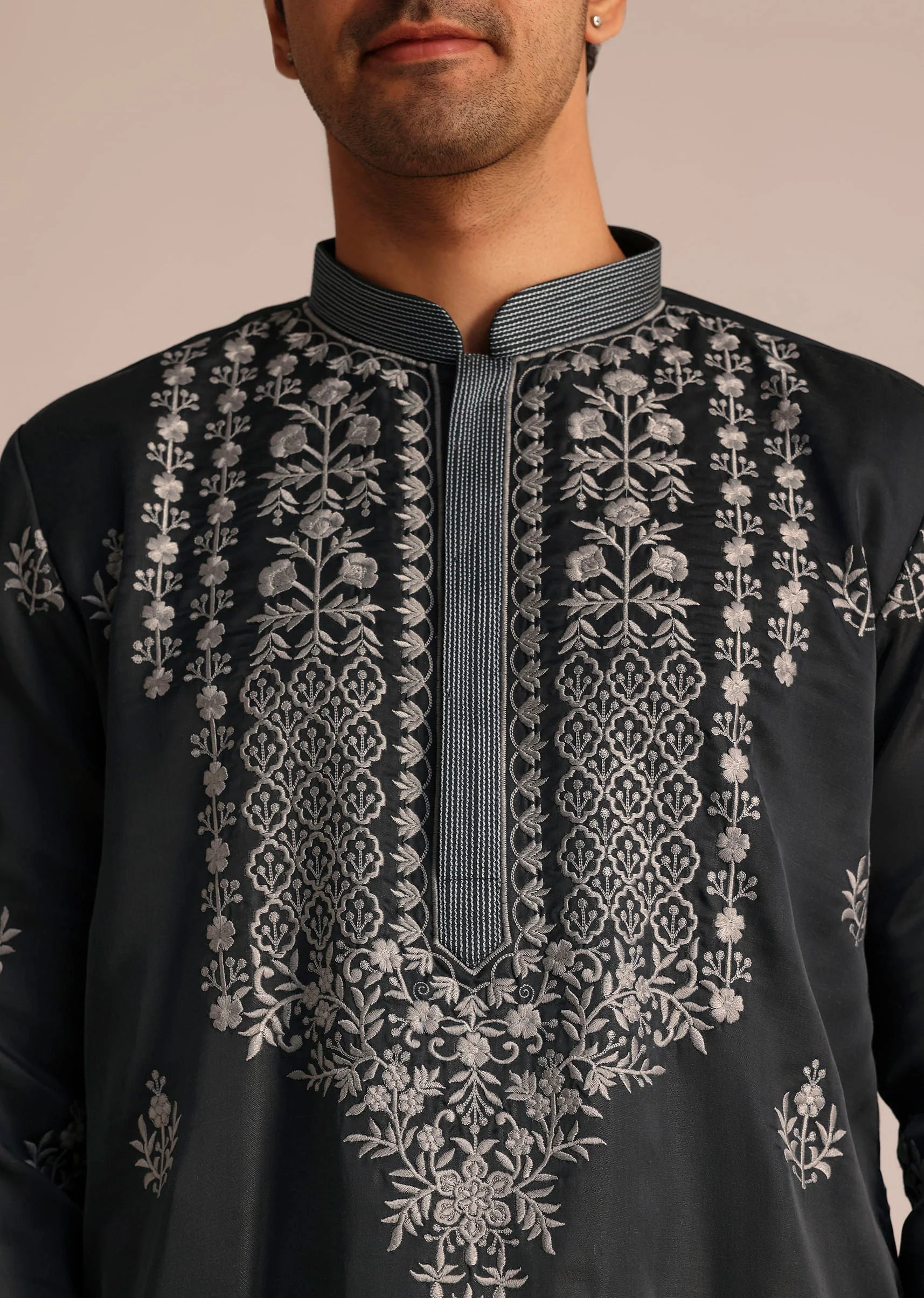Grey Embroidered Full Sleeves Kurta Set - Image 2