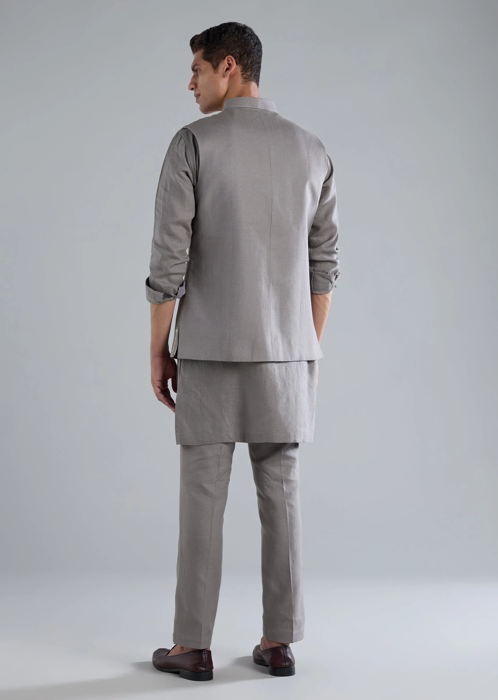 Grey Kurta Jacket Set With Thread Resham Work - Image 5