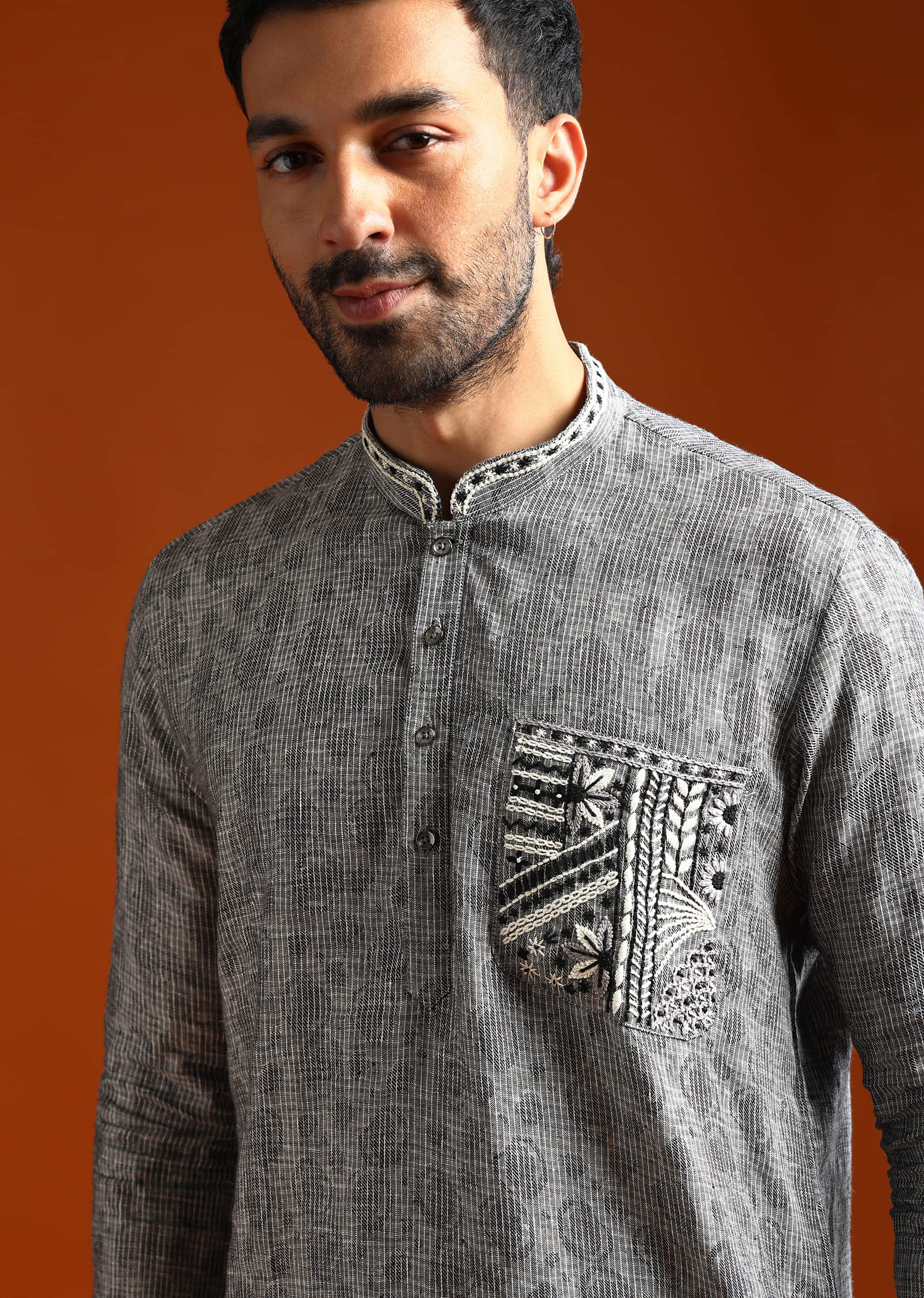 Grey Kurta Set For Men With Resham Embroidery - Image 2