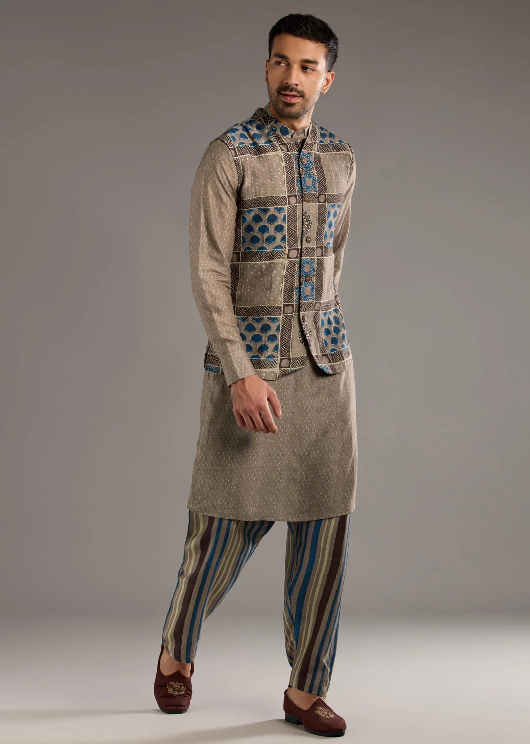 Grey Linen Kurta Jacket Set For Men With Hand Block Ajrakh Print - Image 3