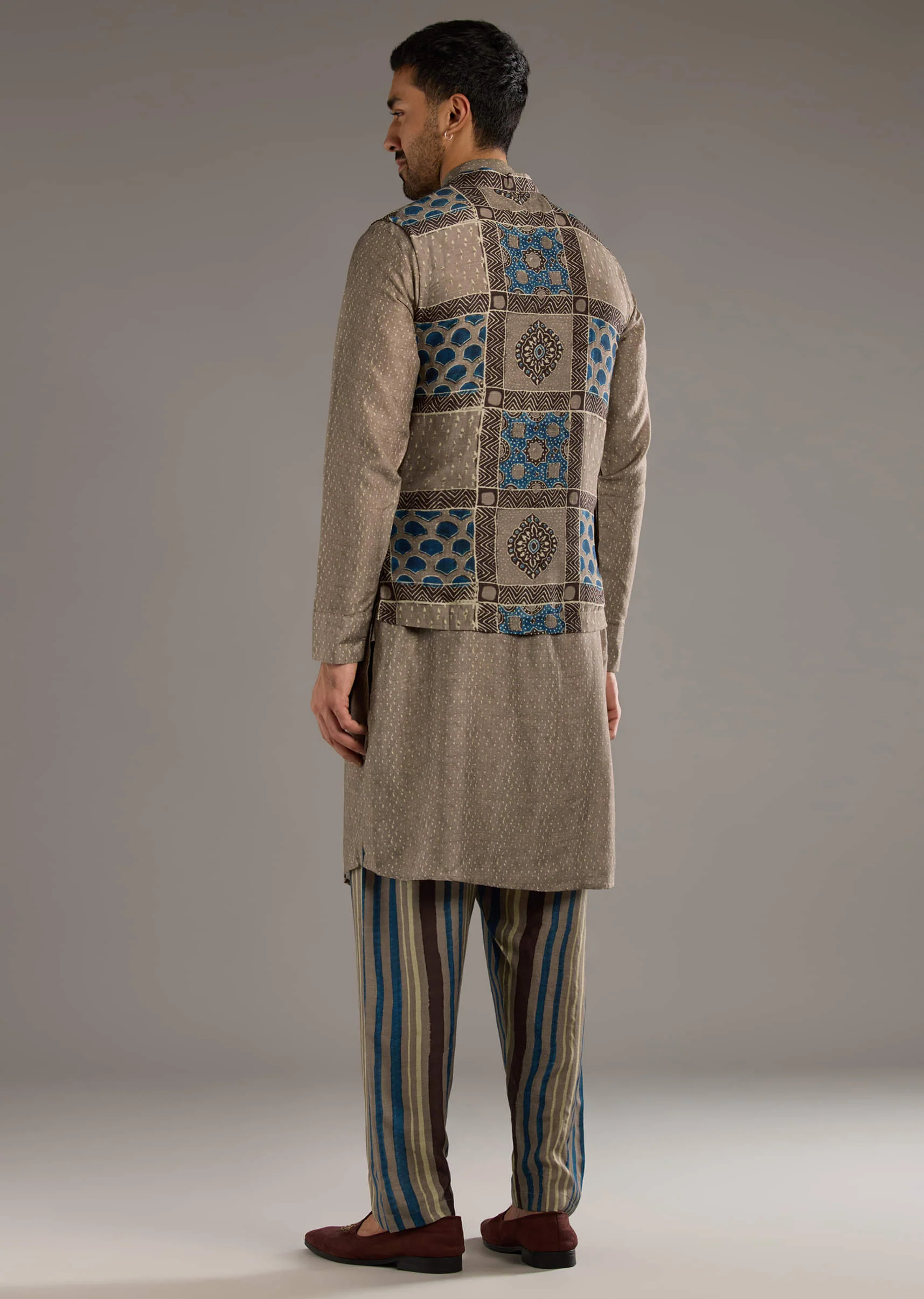 Grey Linen Kurta Jacket Set For Men With Hand Block Ajrakh Print - Image 5