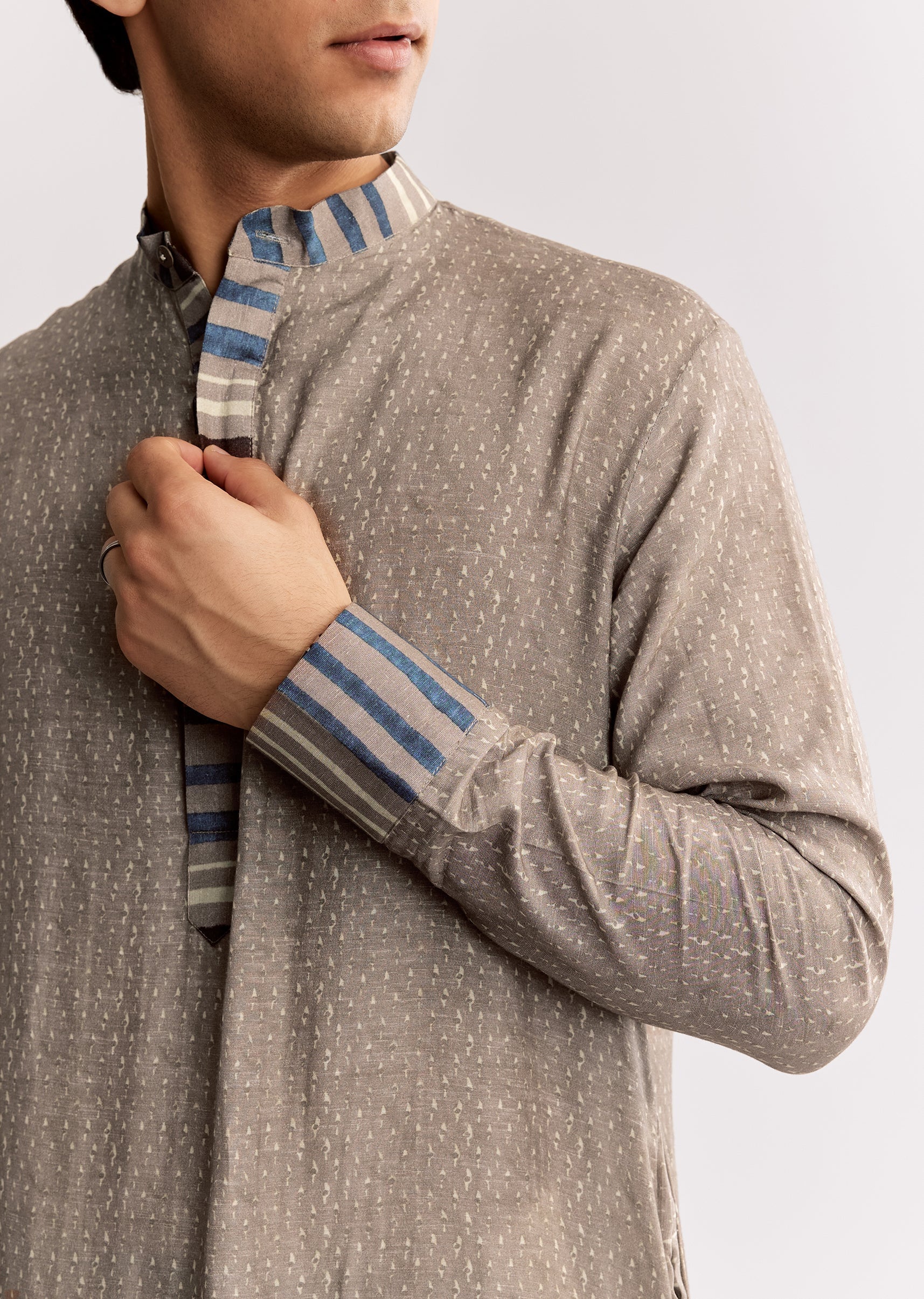 Grey Linen Kurta Set With Ajrakh Print - Image 3