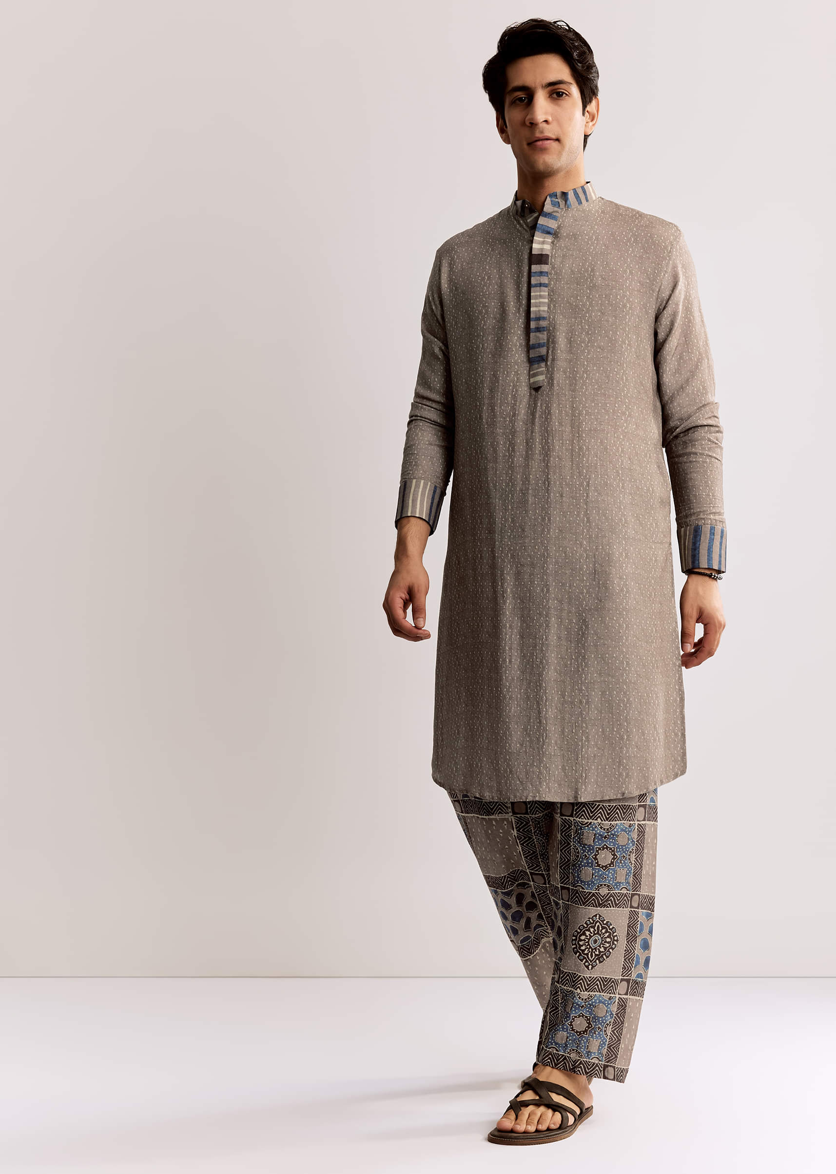 Grey Linen Kurta Set With Ajrakh Print - Image 4