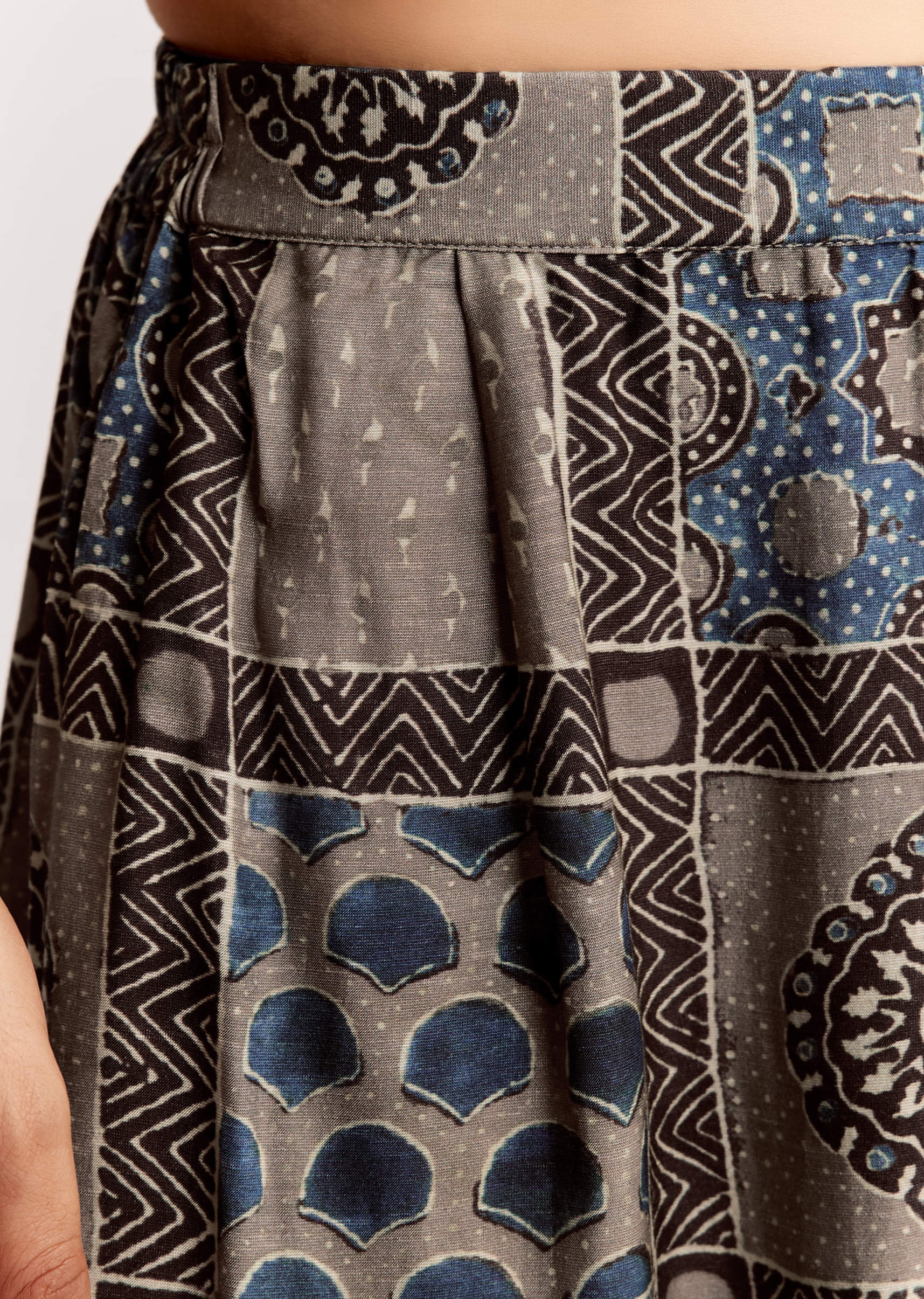 Grey Linen Kurta Set With Ajrakh Print - Image 6
