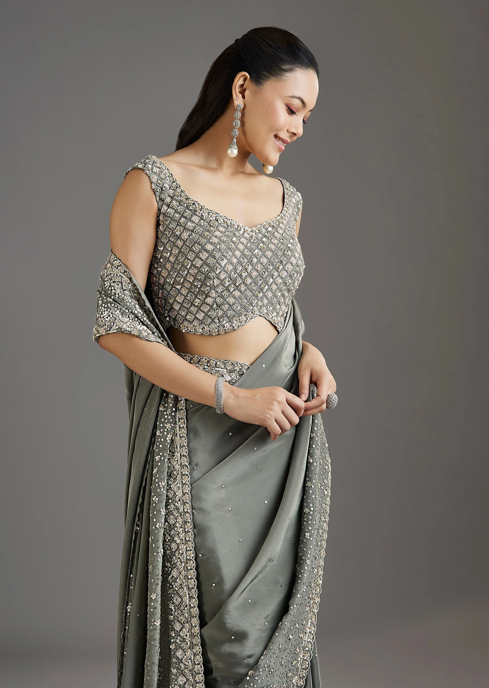 Grey Metallic Green Crepe Saree With Embellished Border - Image 5