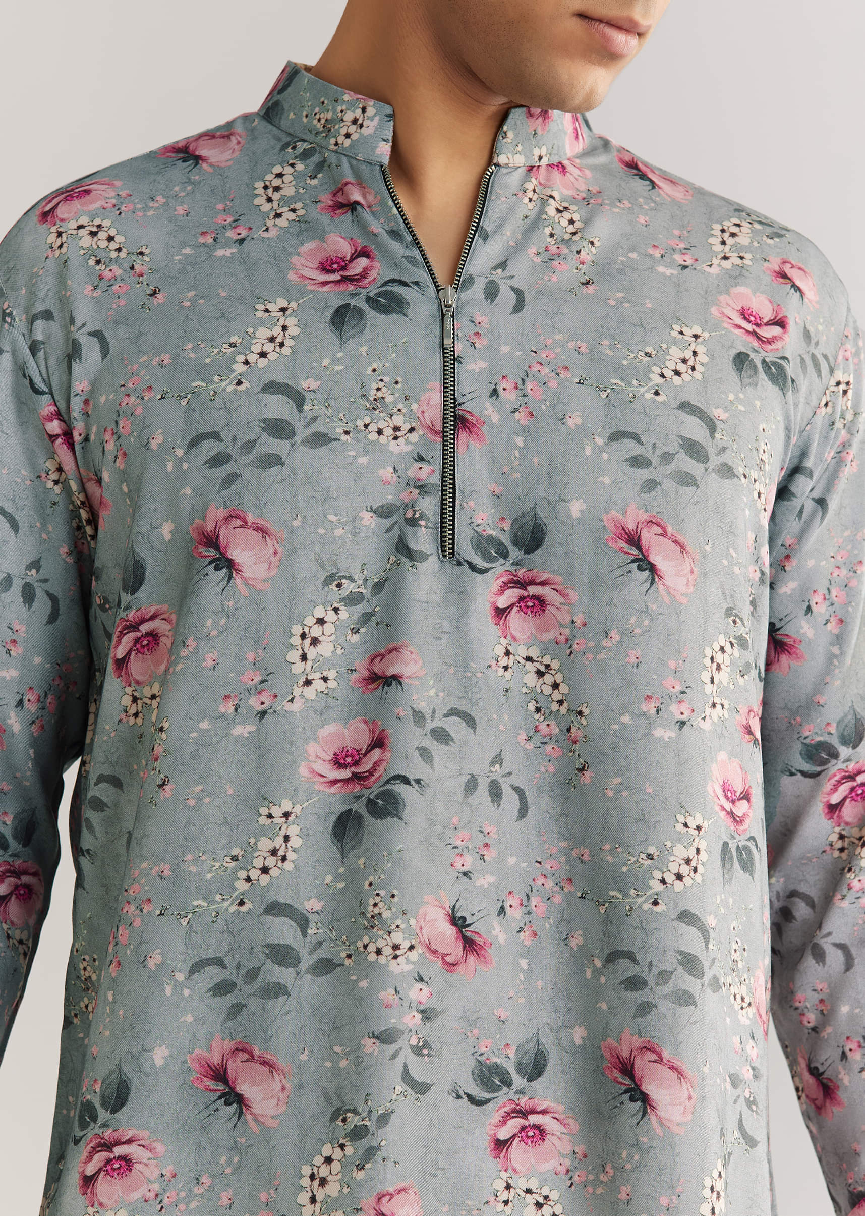 Grey Pashmina Zipper Kurta Set With Floral Prints - Image 3