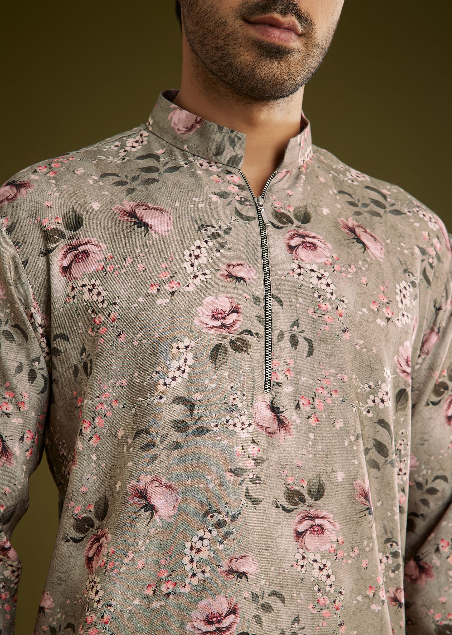 Grey Printed Kurta Set In Russian Silk With Zipper - Image 2
