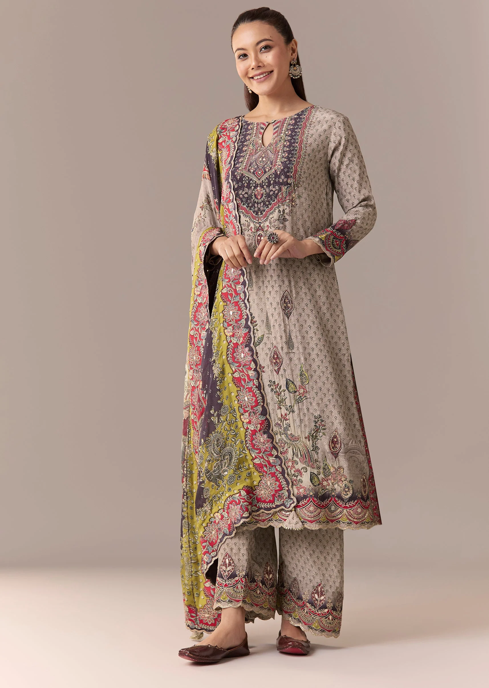 Grey Printed Kurta Set With Pant And Dupatta - Image 3