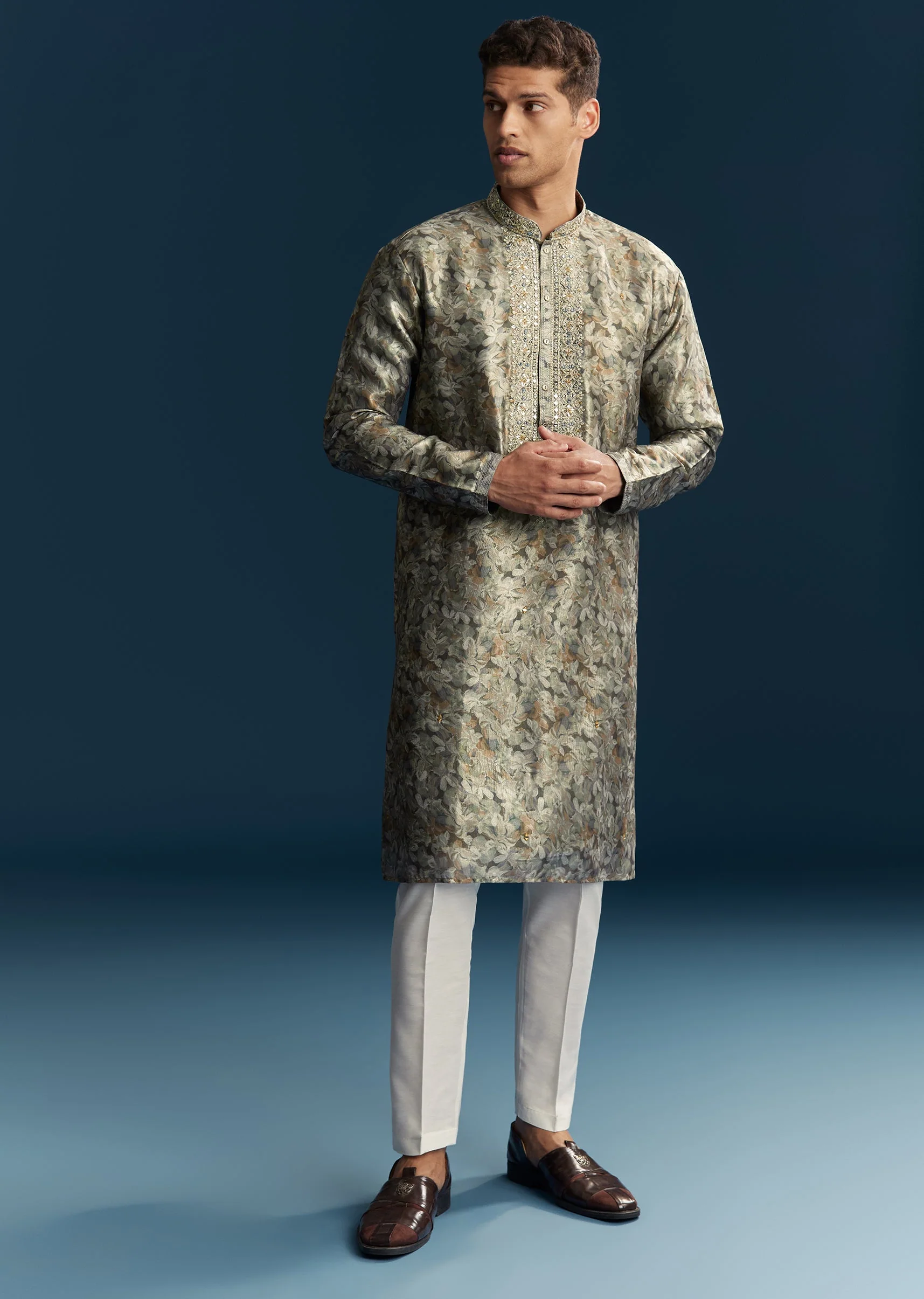 Grey Silk Kurta Set With Thread And Mirror Work - Image 3