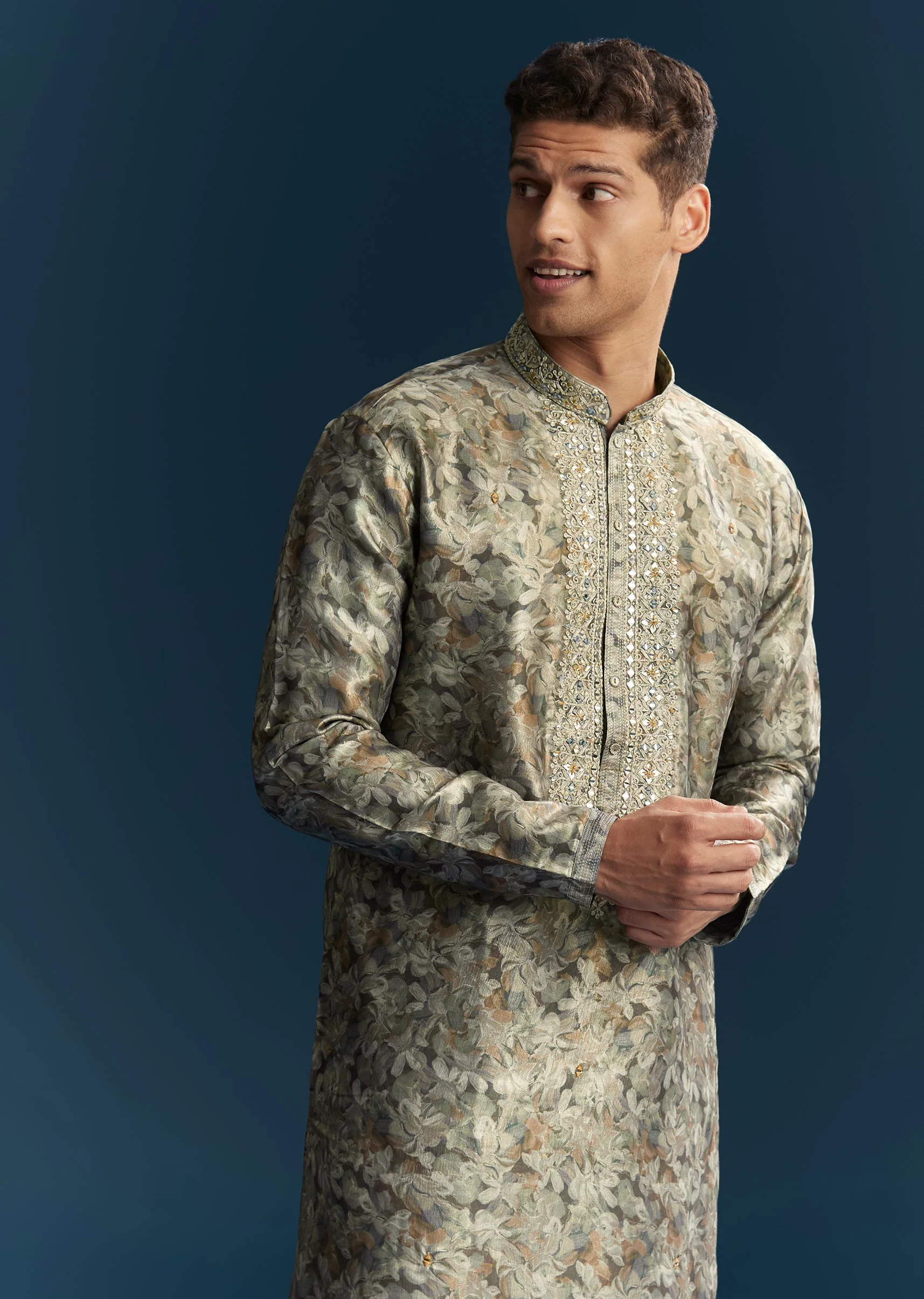 Grey Silk Kurta Set With Thread And Mirror Work - Image 4