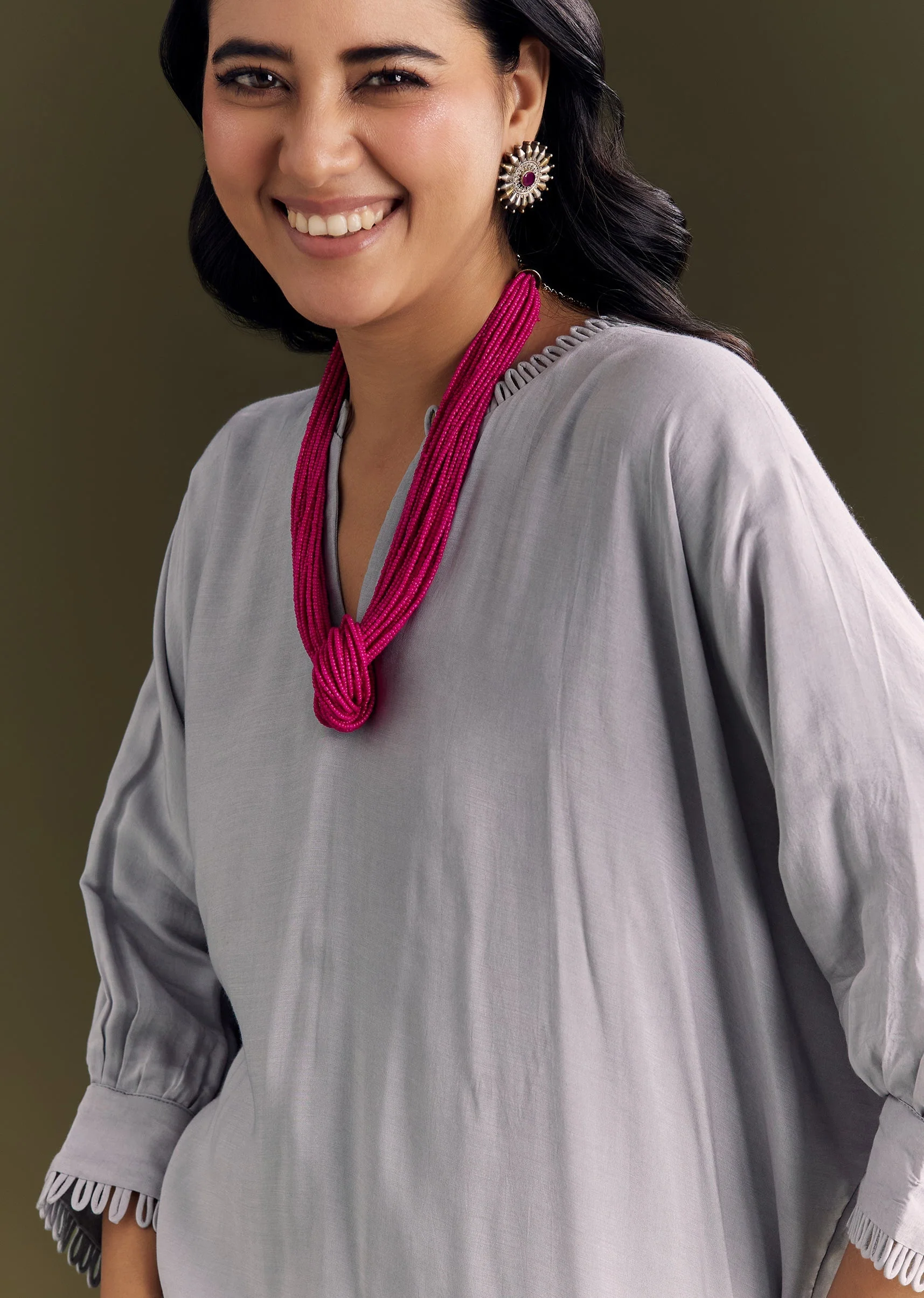 Grey Solid Kurta Pant Set With Pink Beaded Neckpiece - Image 2