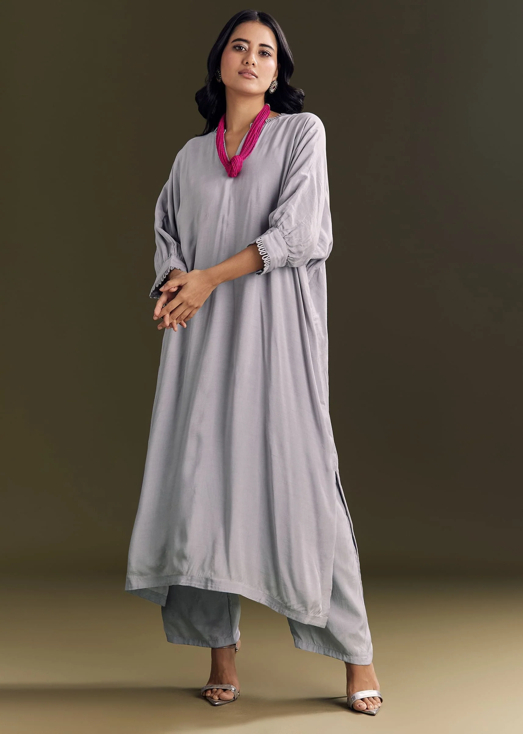Grey Solid Kurta Pant Set With Pink Beaded Neckpiece - Image 3