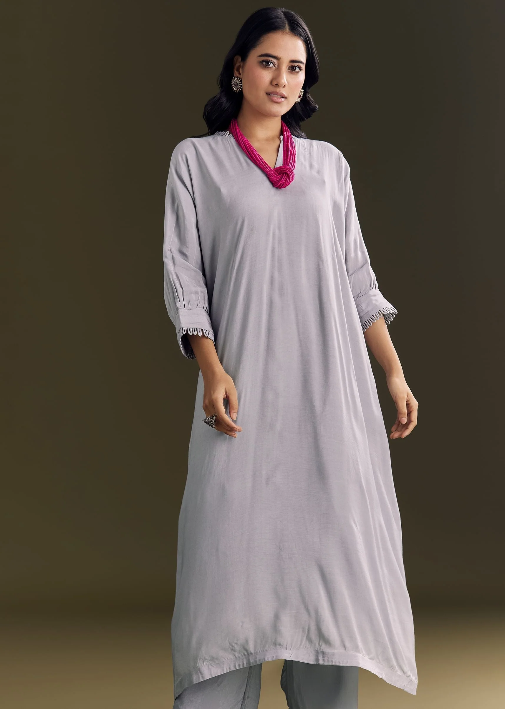 Grey Solid Kurta Pant Set With Pink Beaded Neckpiece - Image 4