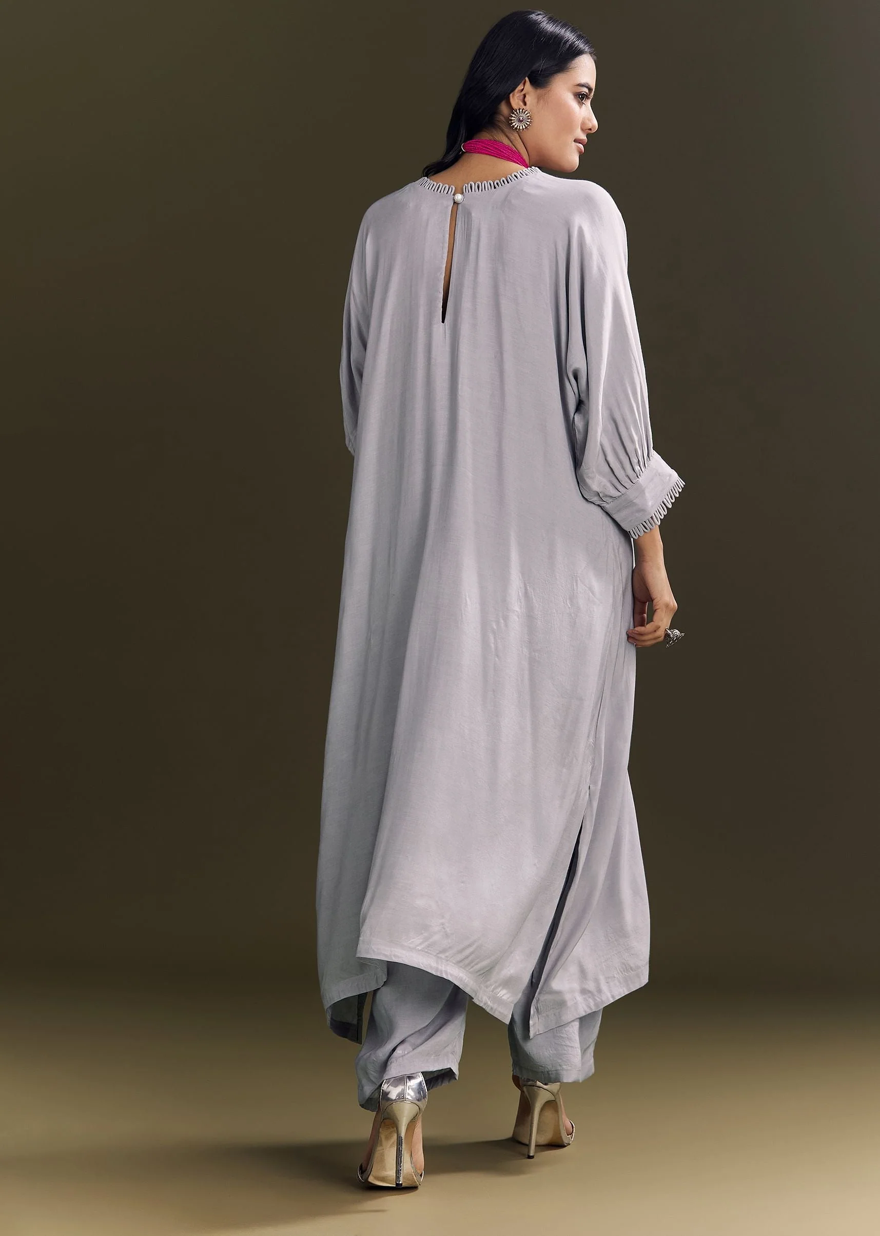 Grey Solid Kurta Pant Set With Pink Beaded Neckpiece - Image 5