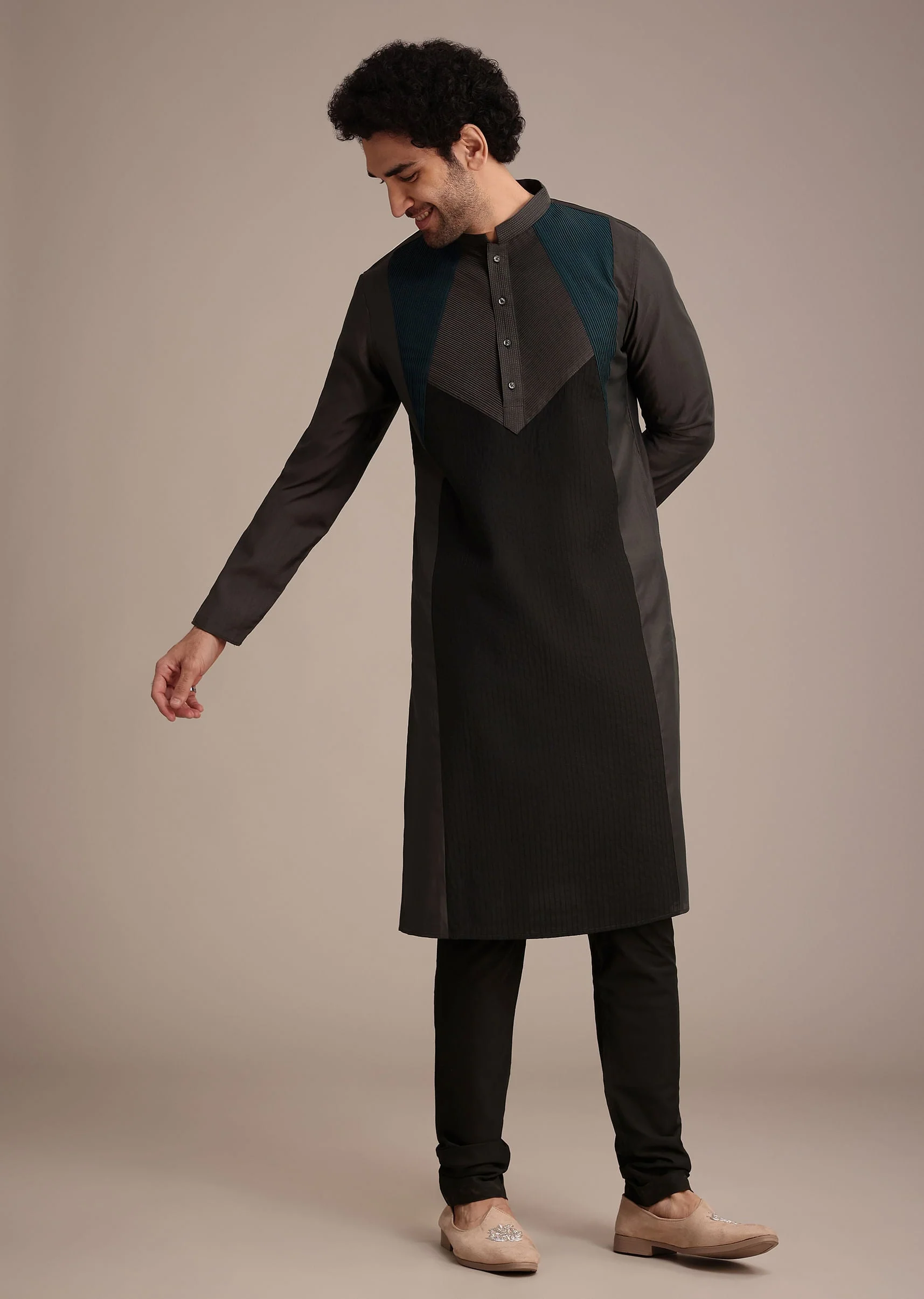 Grey Thread Hand Embroidered Kurta Set - Image 3