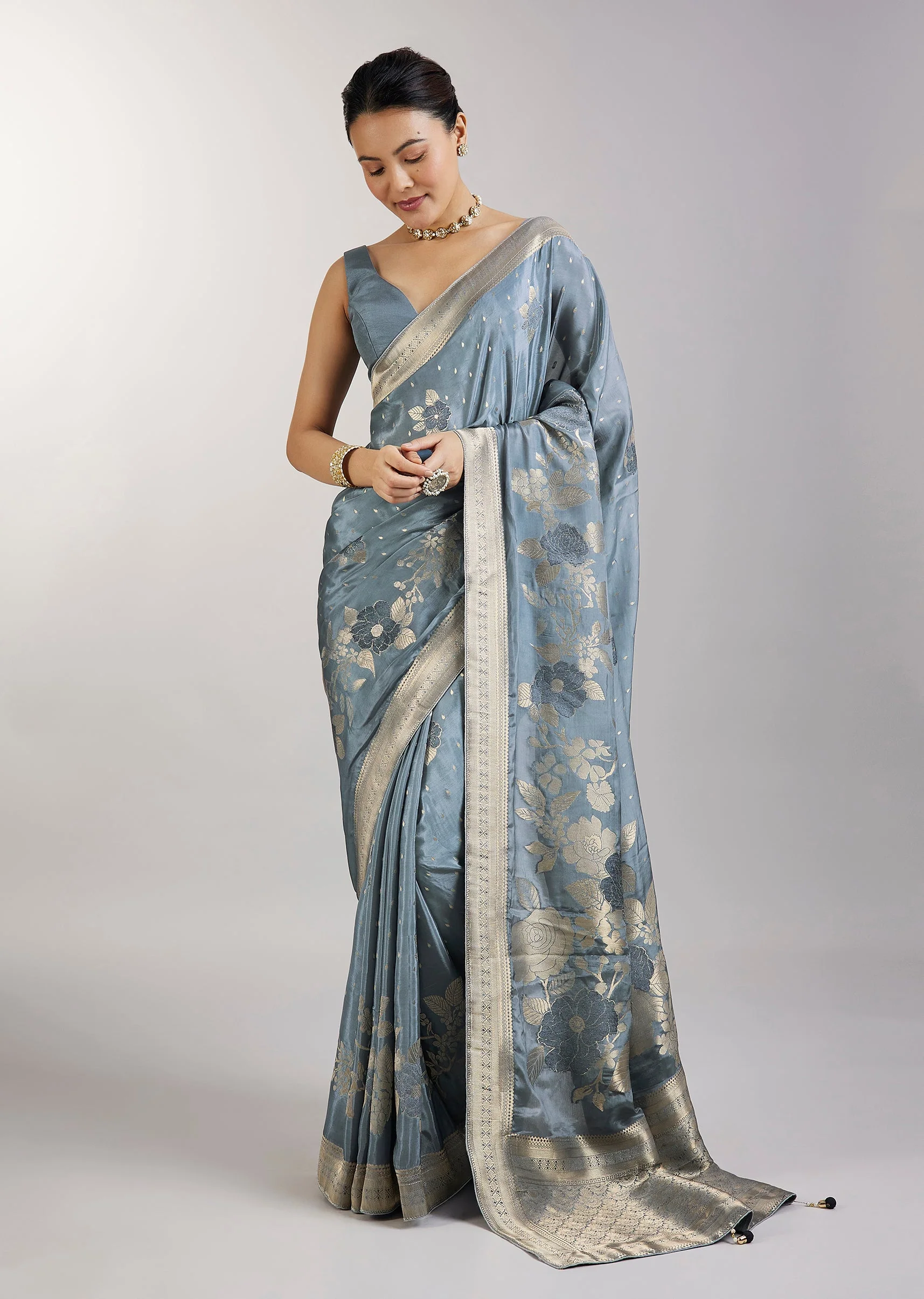 Greyish Blue Dola Silk Saree With Floral Zari Butta - Image 3
