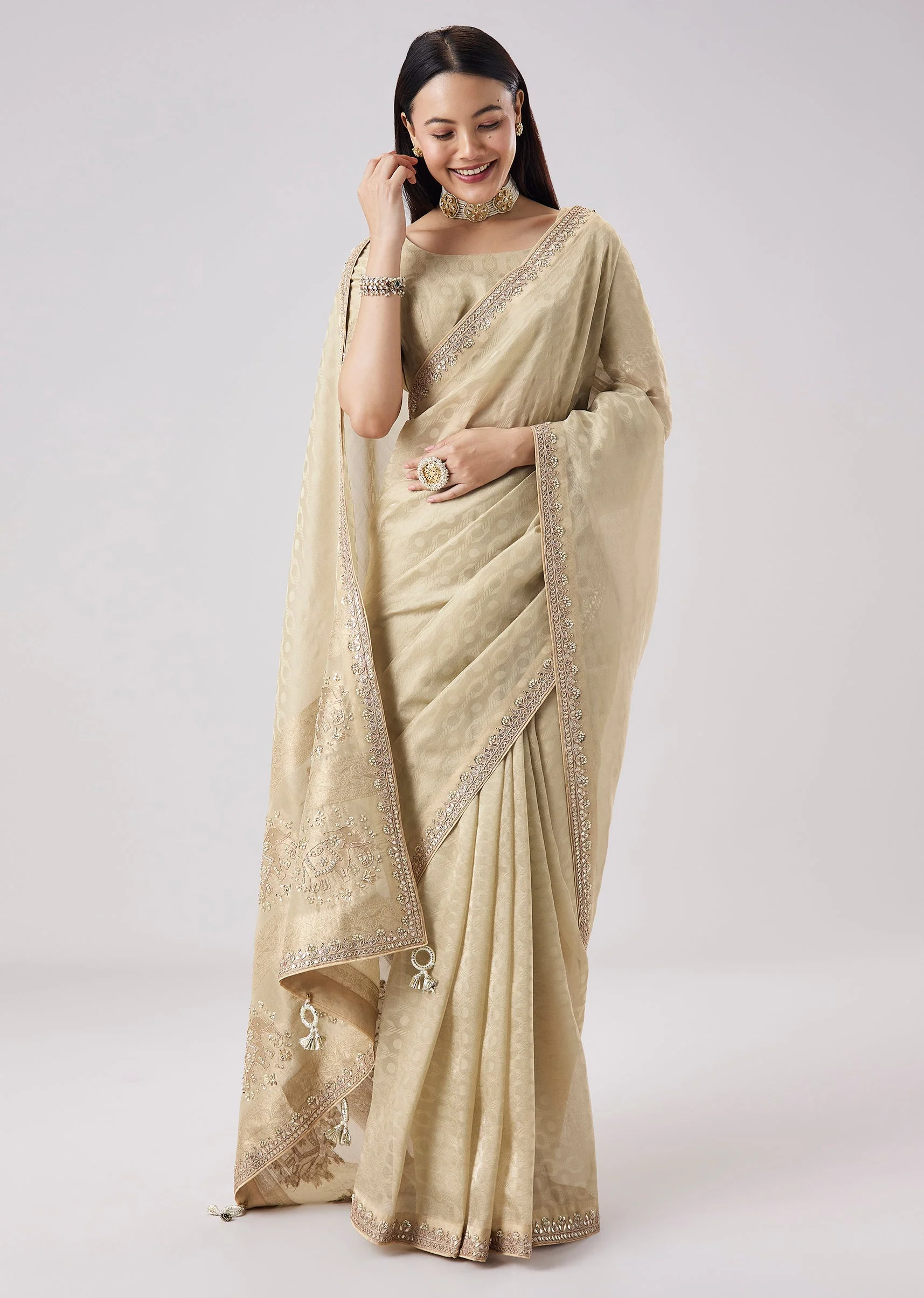 Ivory Embroidered Mughal Motif Saree With Unstitched Blouse - Image 3