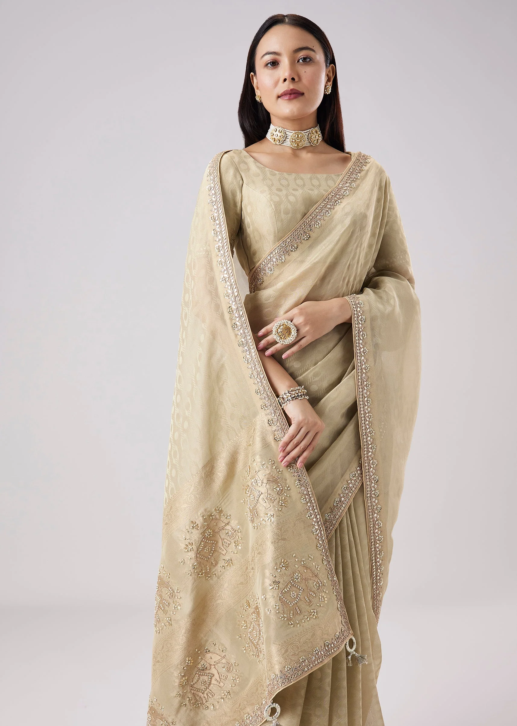 Ivory Embroidered Mughal Motif Saree With Unstitched Blouse - Image 5