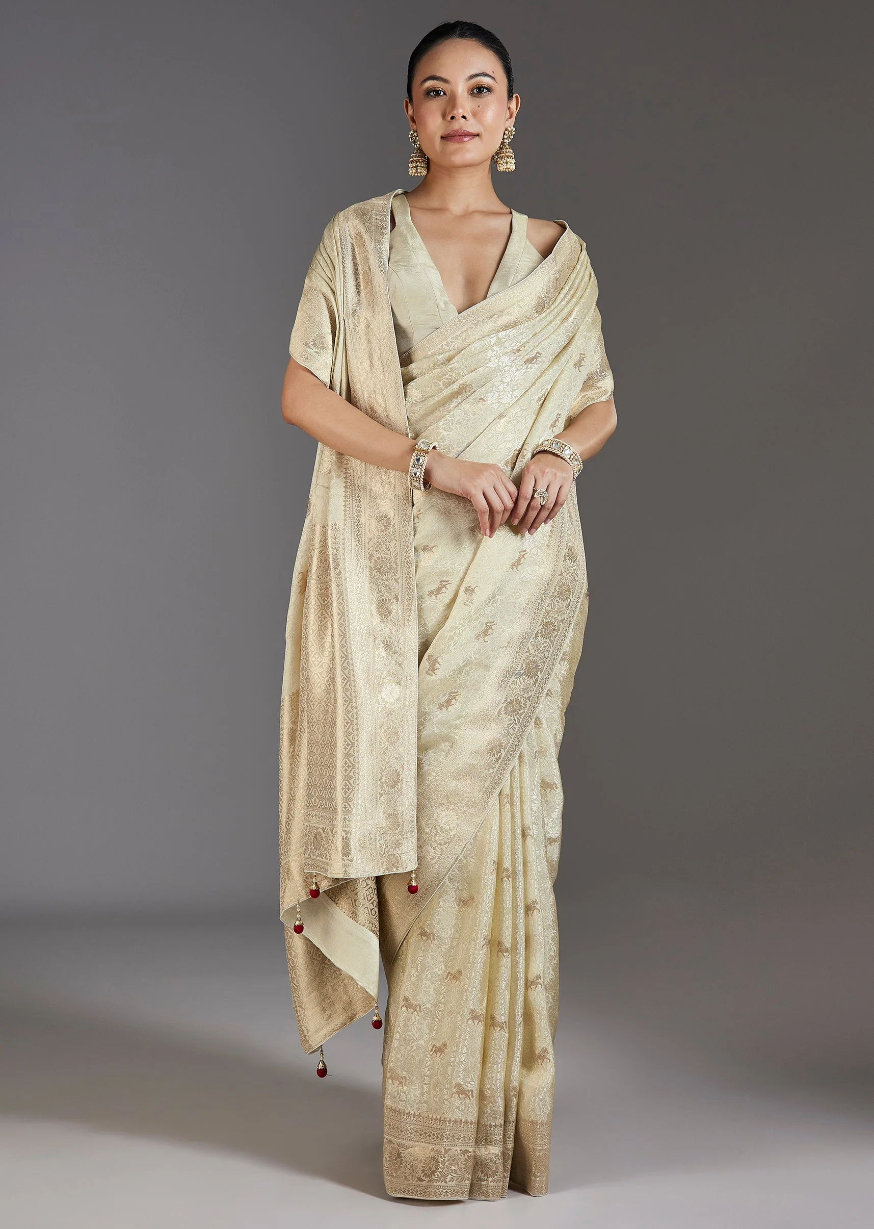 Ivory Jacquard Dola Silk Saree - Image 3