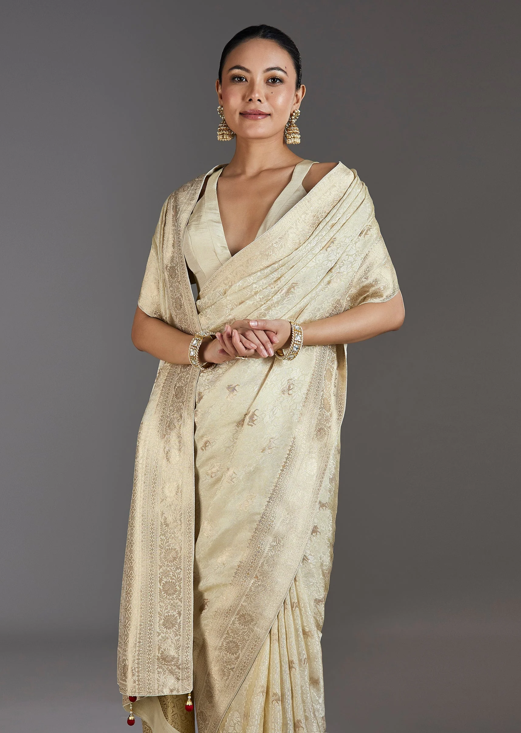 Ivory Jacquard Dola Silk Saree - Image 5
