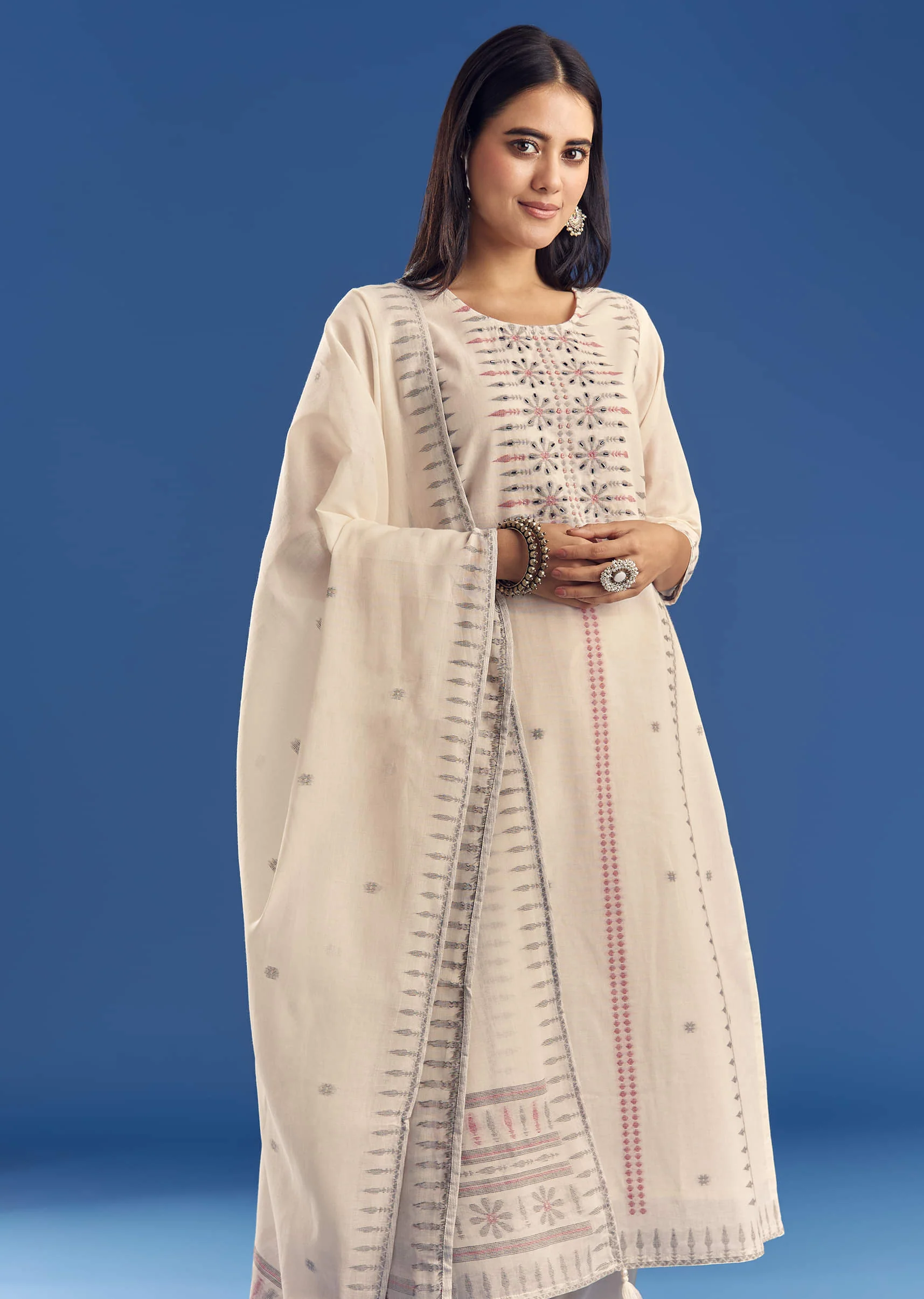 Ivory Thread Weave Mul Cotton Kurta Set With Dupatta - Image 2