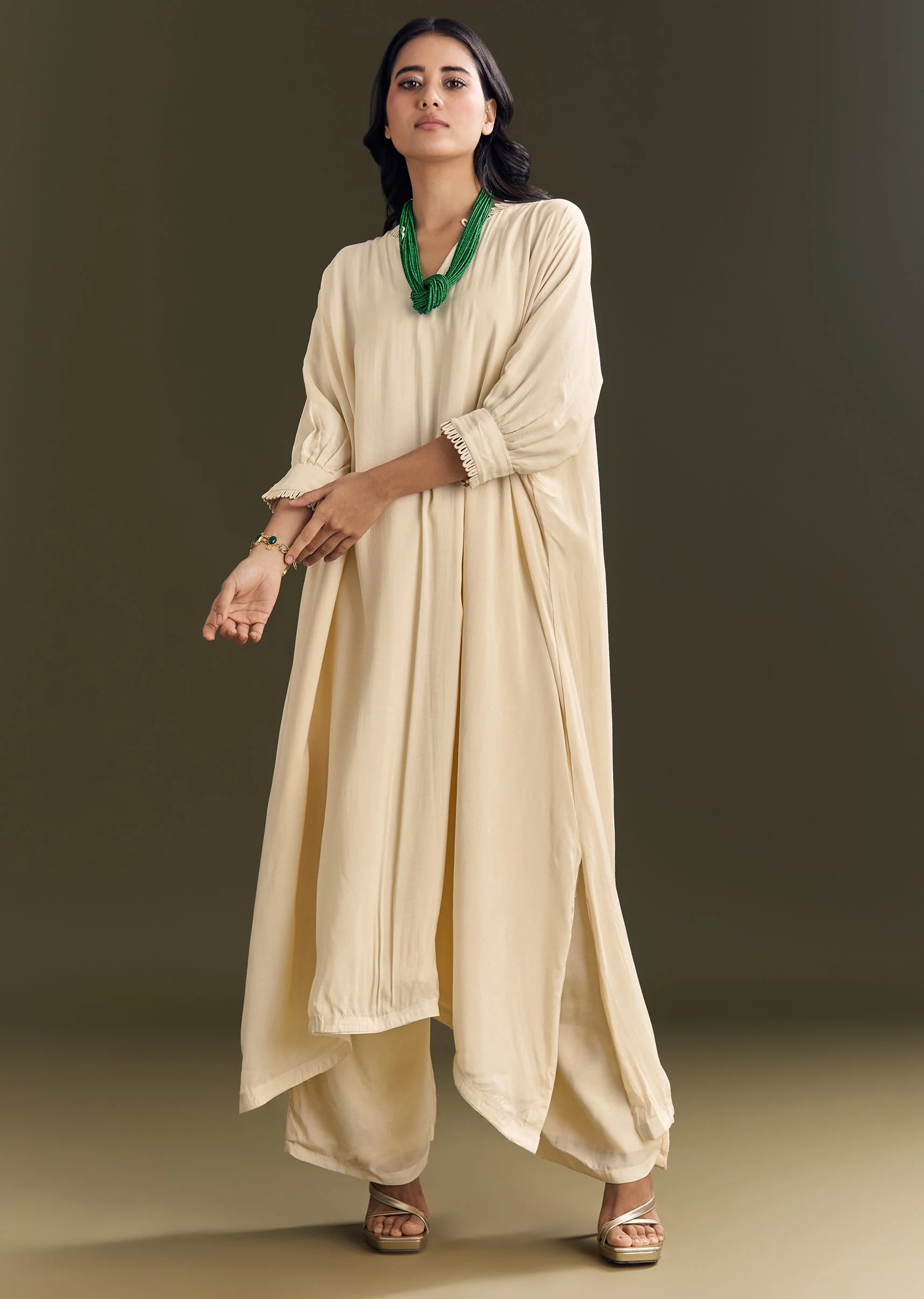 Ivory White Kurta Pant Set With Green Beaded Neckpiece - Image 3
