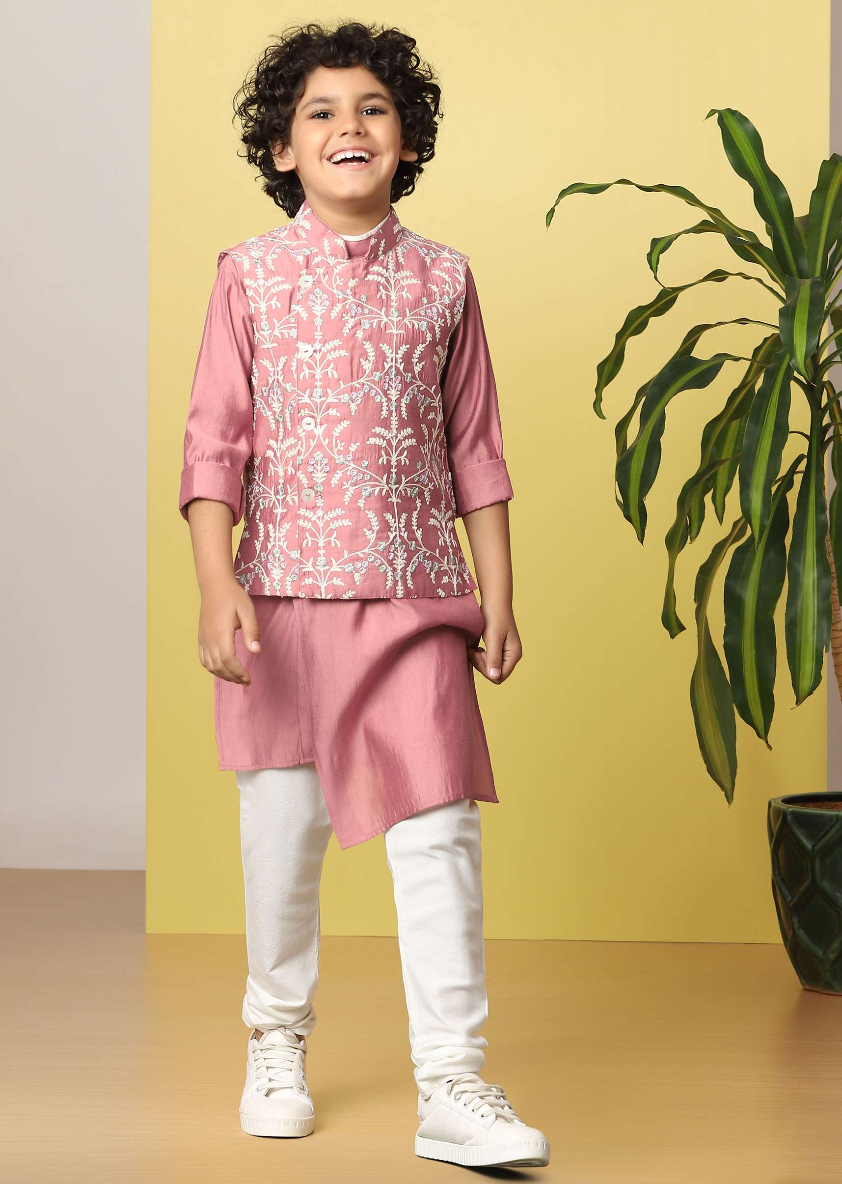 Kalki Peach Pink Boys Bandi Jacket Set With Threadwork - Image 3