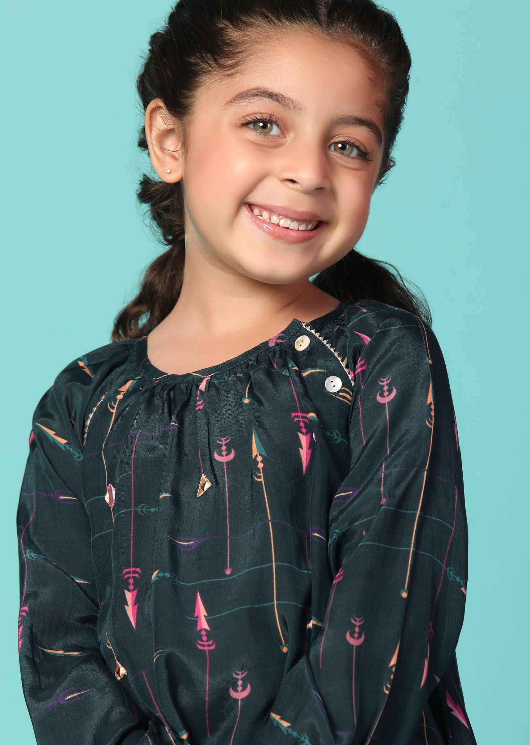 Kalki Peacock Green Kurta Palazzo Set With Mirrorwork In Silk For Girls - Image 4