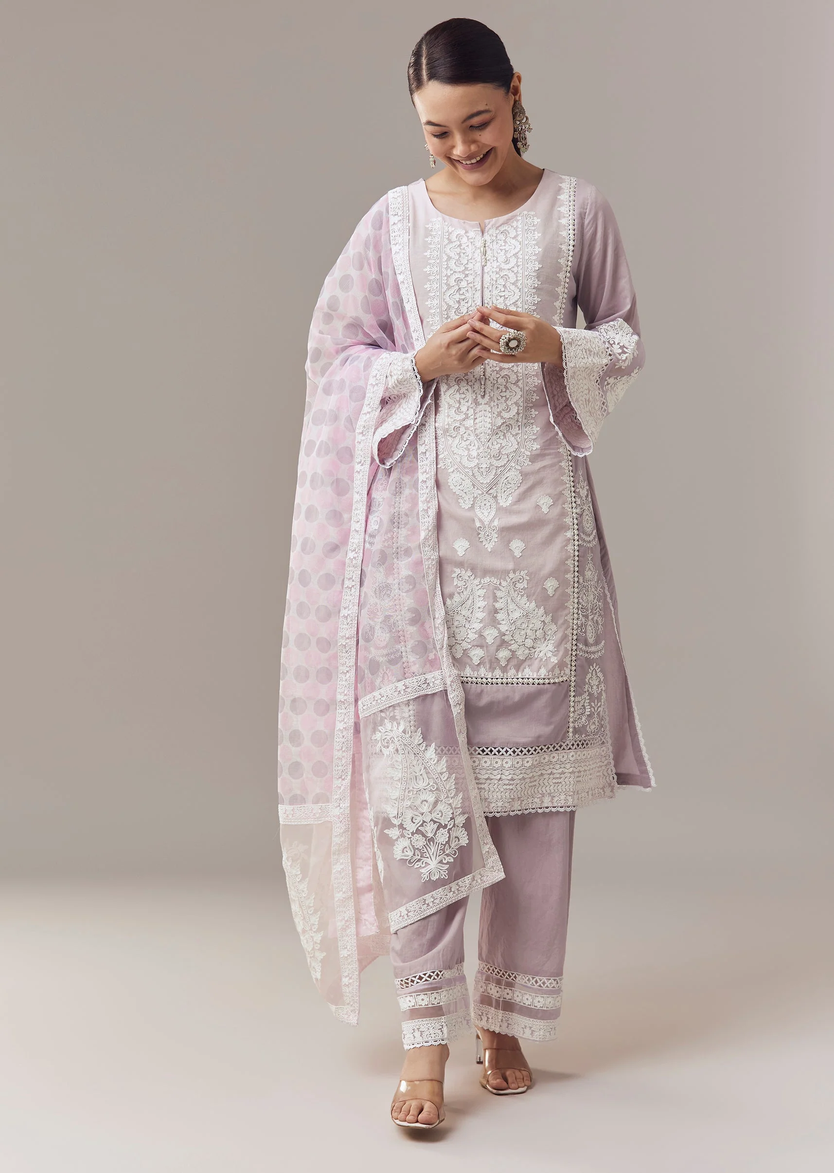 Lavender Pakistani Style Kurta Set With Thread Work And Dupatta - Image 3
