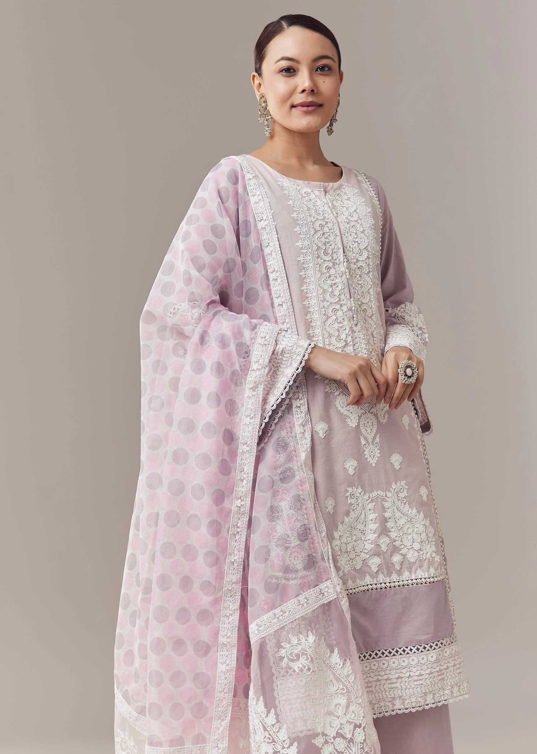 Lavender Pakistani Style Kurta Set With Thread Work And Dupatta - Image 4