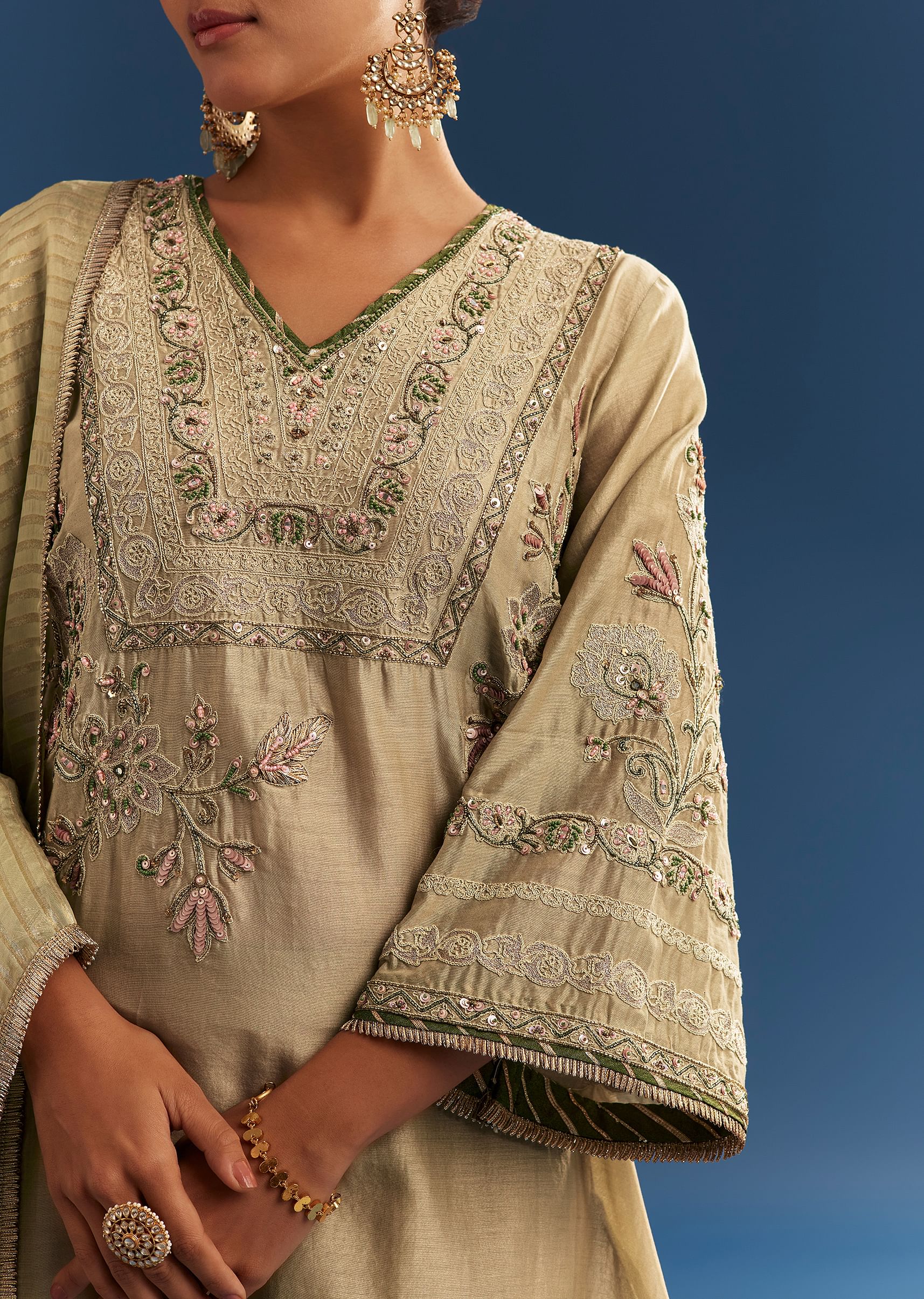 Light Green Chanderi Kurta Set With Organza Dupatta And Tassel Tie-Up Back - Image 2