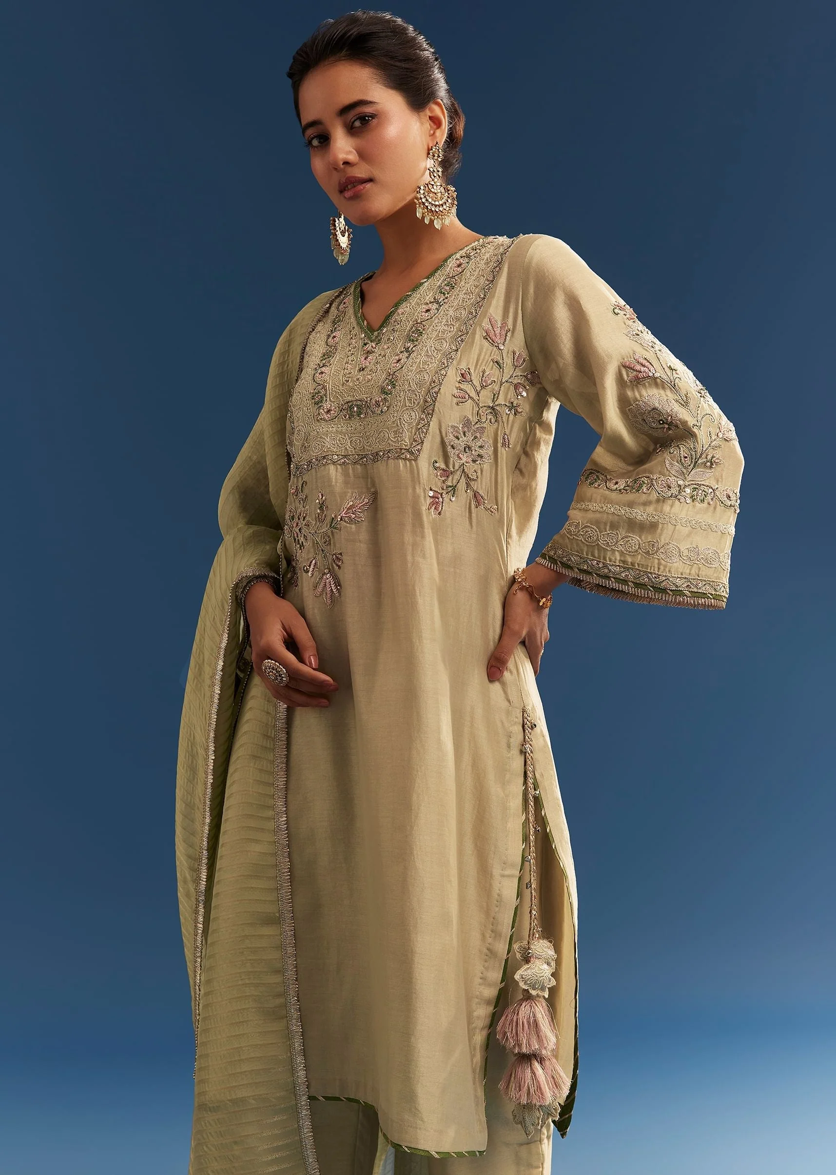 Light Green Chanderi Kurta Set With Organza Dupatta And Tassel Tie-Up Back - Image 5