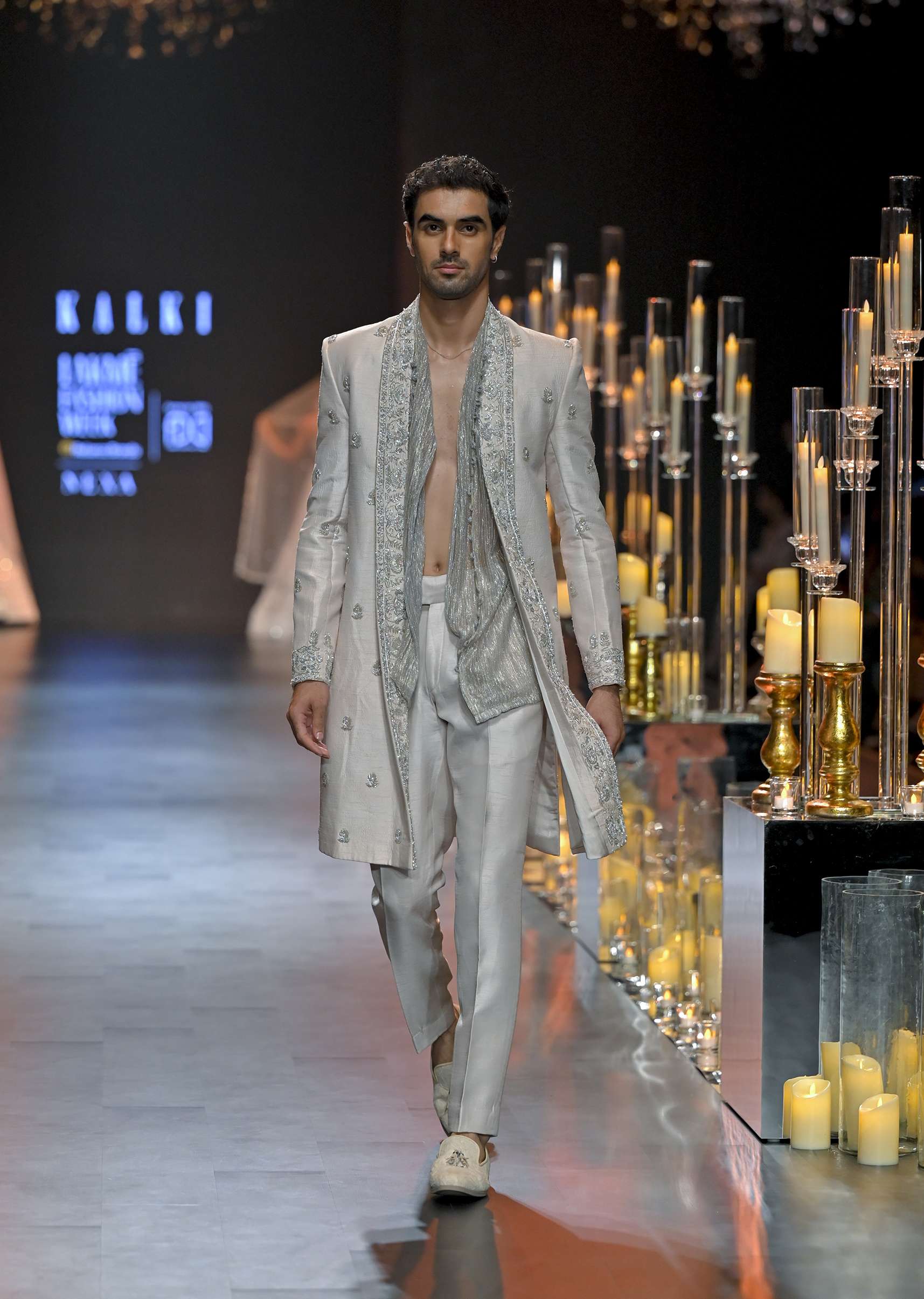Light Grey Indo Fusion Kurta Set In Tussar - Image 2