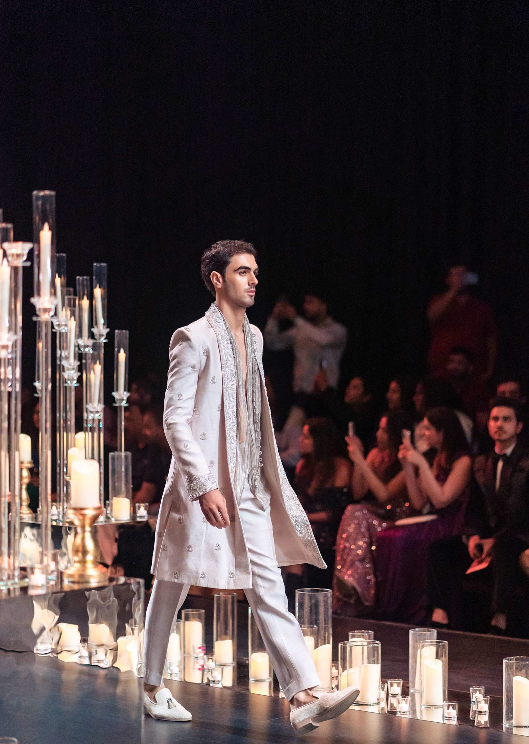 Light Grey Indo Fusion Kurta Set In Tussar - Image 3