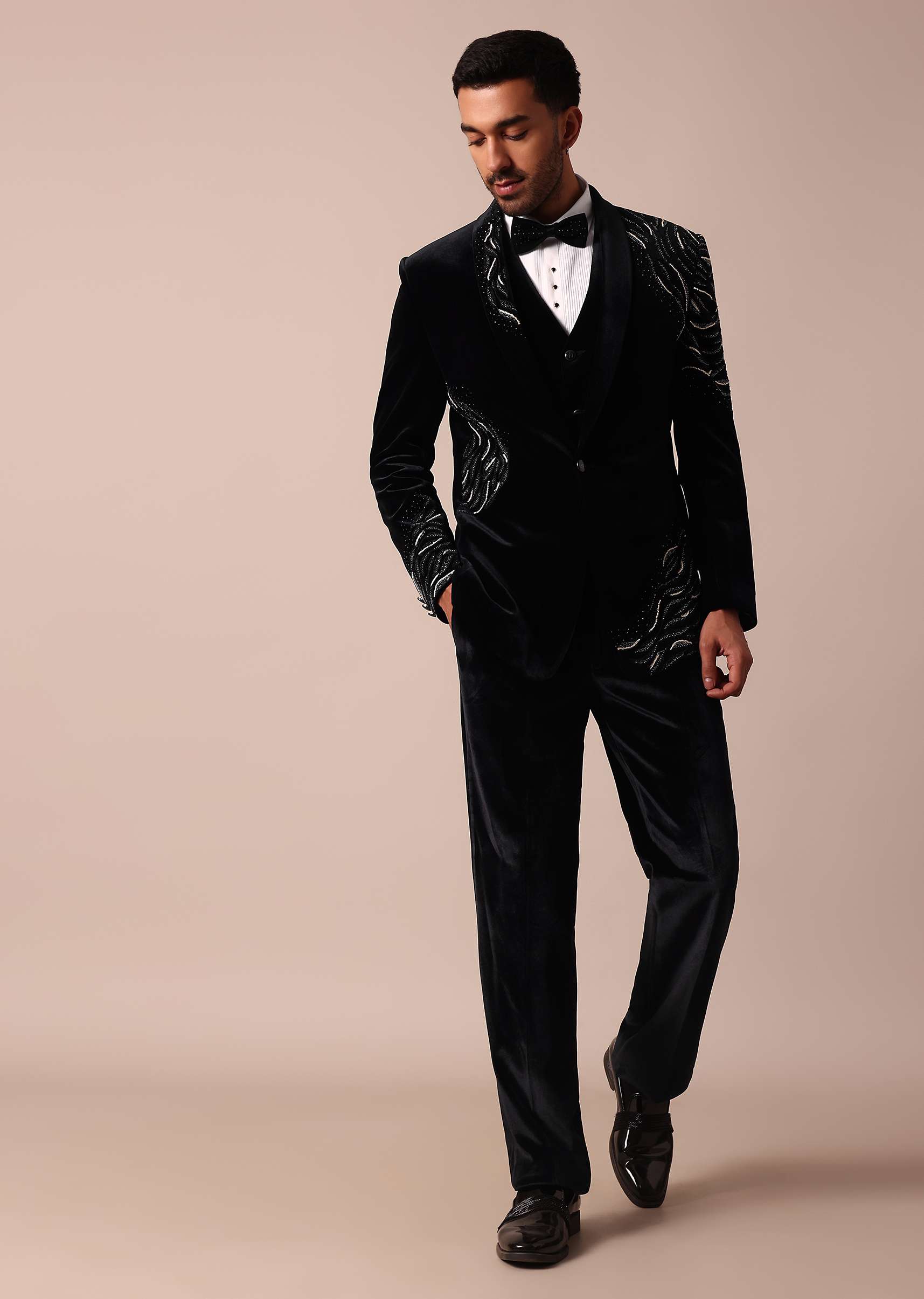 Luxe Black Tuxedo For Men - Image 6