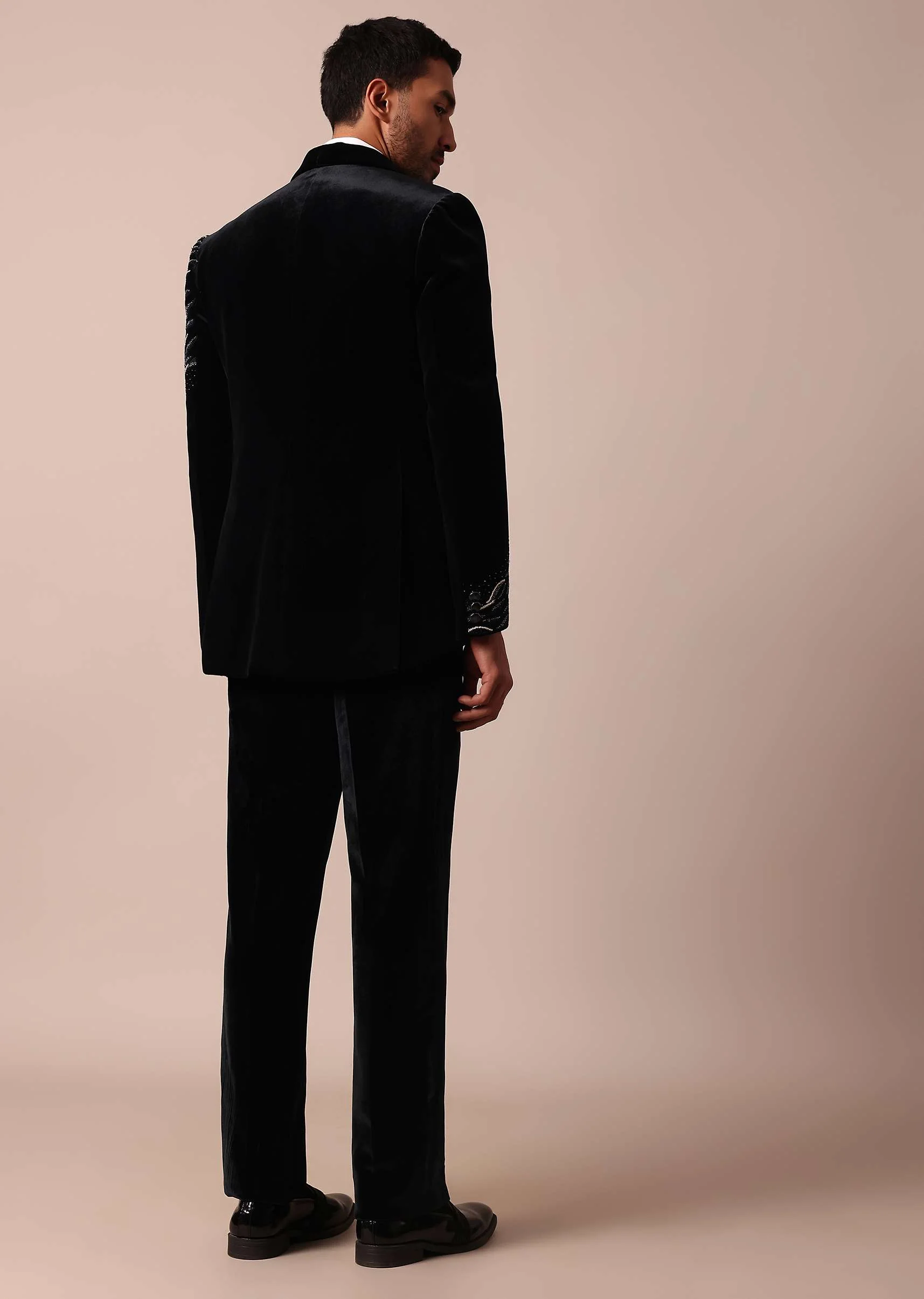 Luxe Black Tuxedo For Men - Image 9