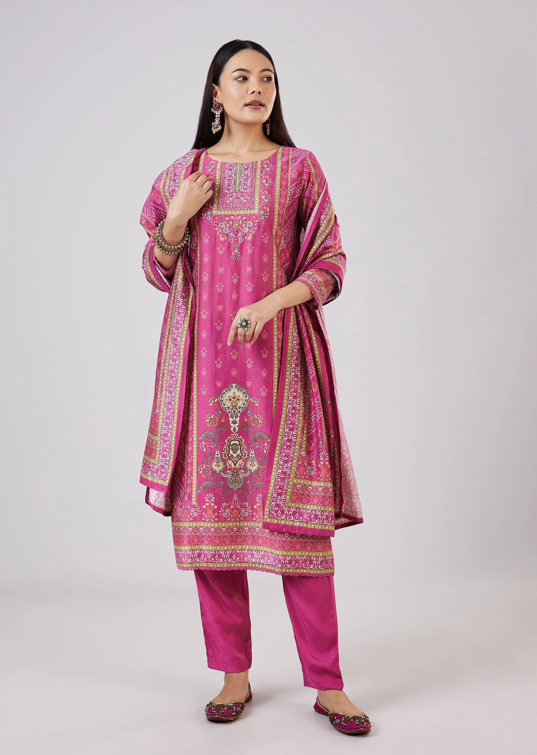 Magenta Modal Kurta Set With Embellished Work - Image 3