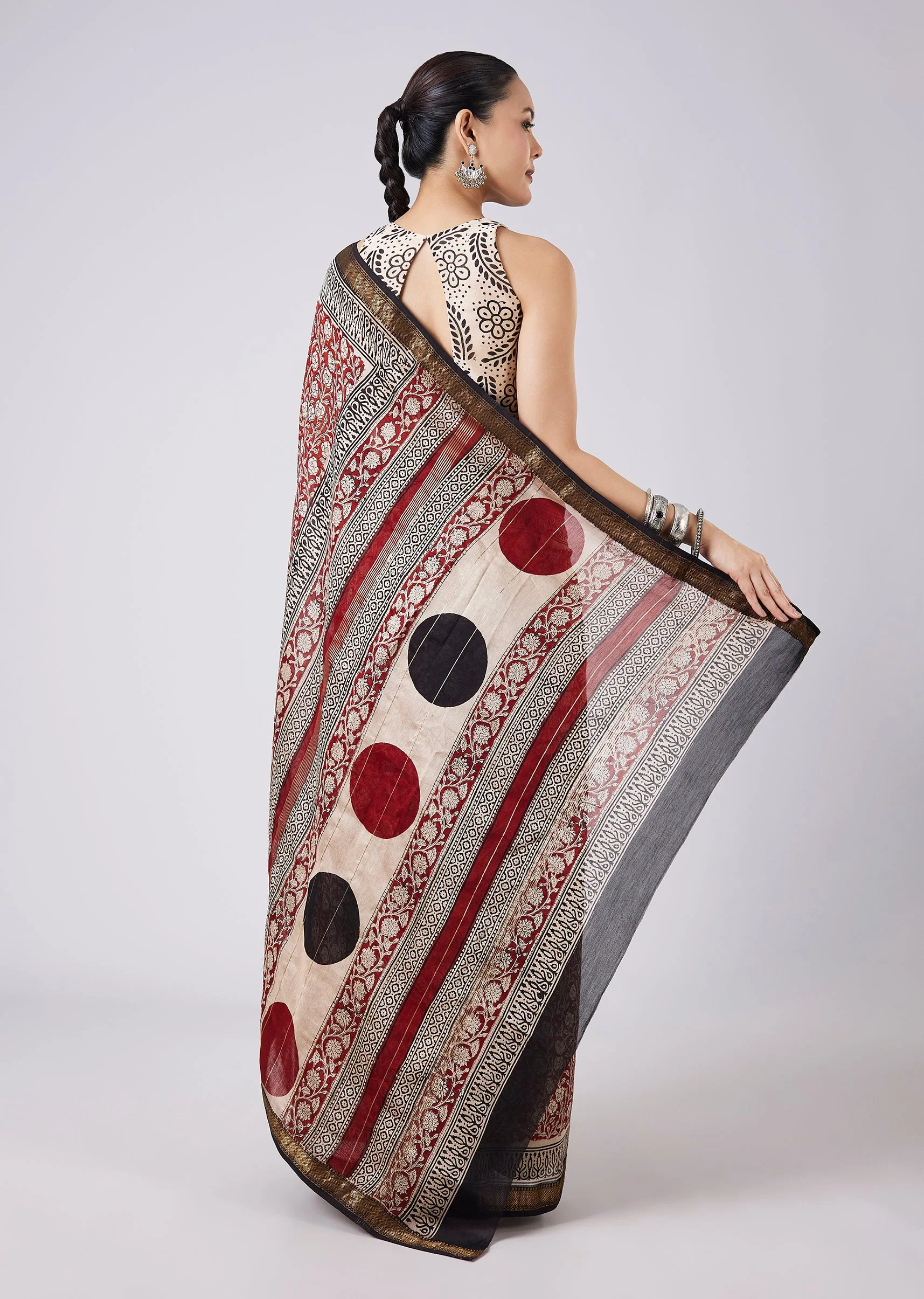 Maroon Block Printed Motif Saree with Unstitched Blouse - Image 4