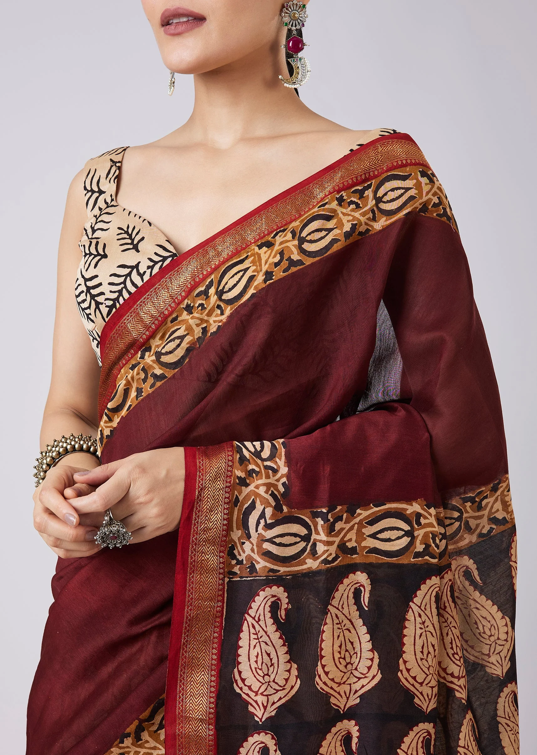 Maroon Block Printed Saree with Unstitched Blouse - Image 2