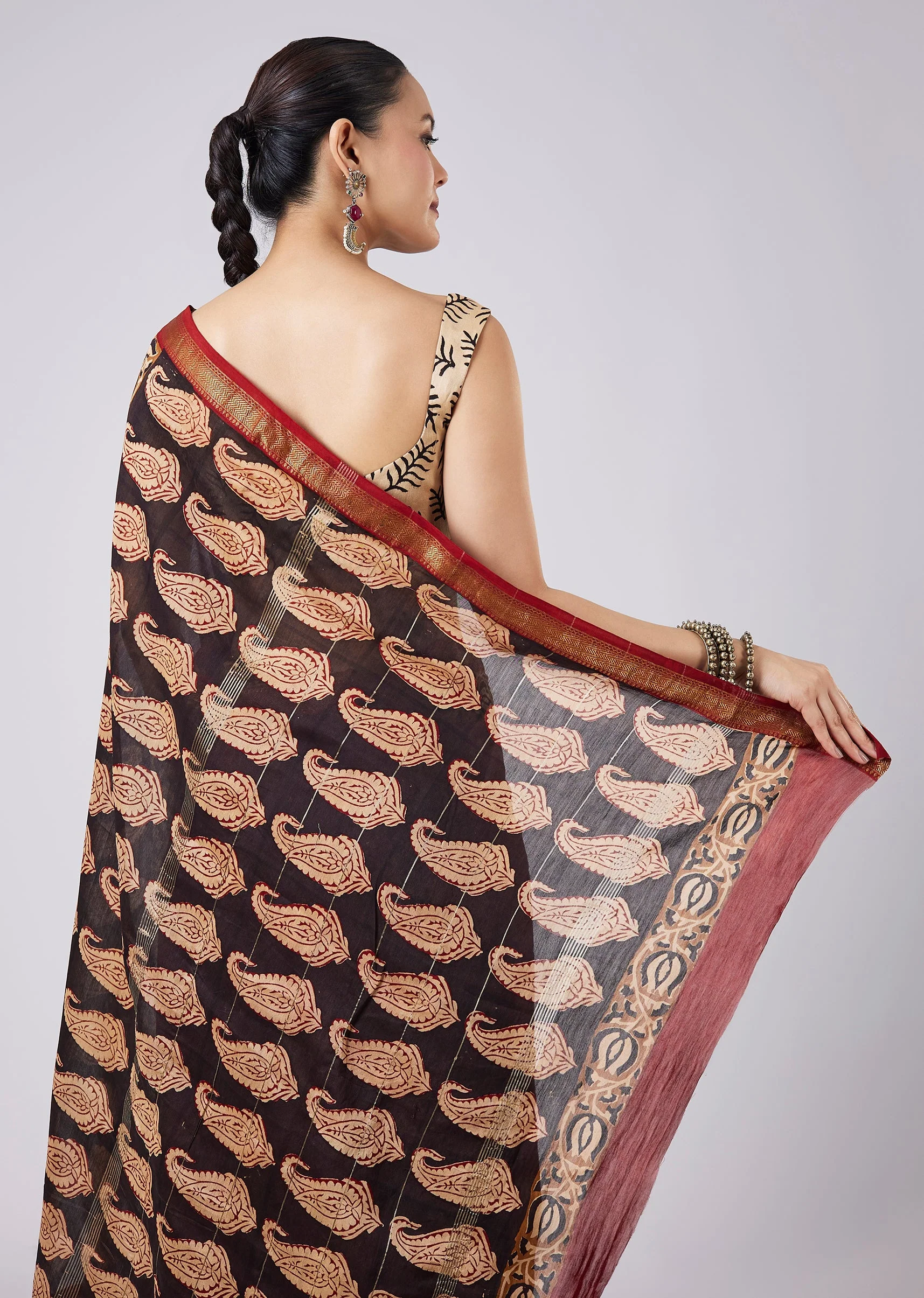 Maroon Block Printed Saree with Unstitched Blouse - Image 6