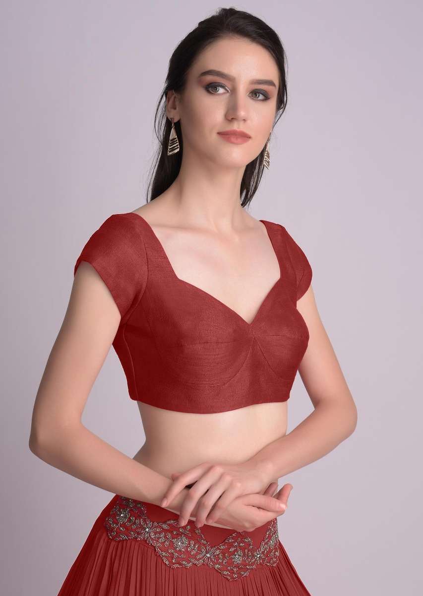 Maroon Blouse In Raw Silk With Sweet Heart Neckline - Image 3